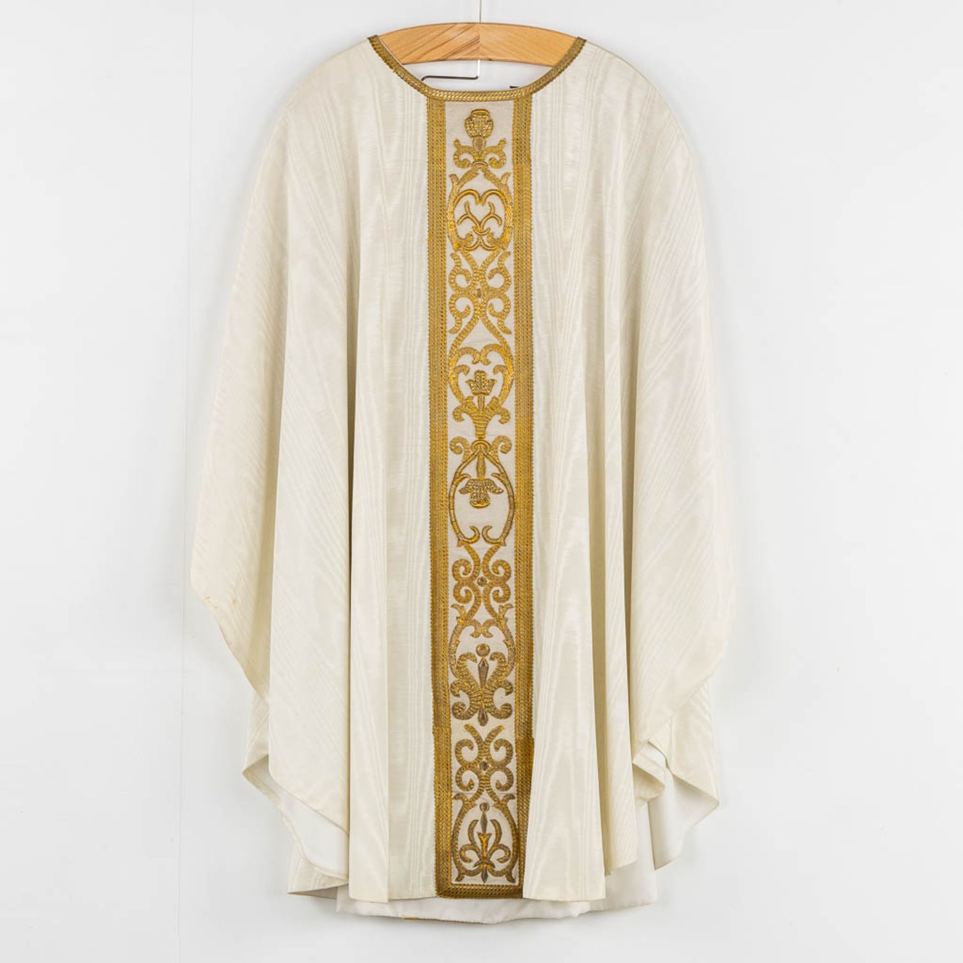 A Cope, Chasuble and two Roman Chasubles, Stola and Veil, Embroideries and Thick Gold Thread brocade - Image 11 of 29