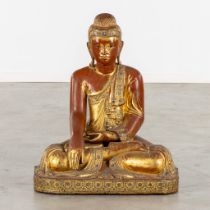 A large wood-sculptured Mandalay Buddha figure, Probably Birma, 19th C. (W:45 x H:72 cm)