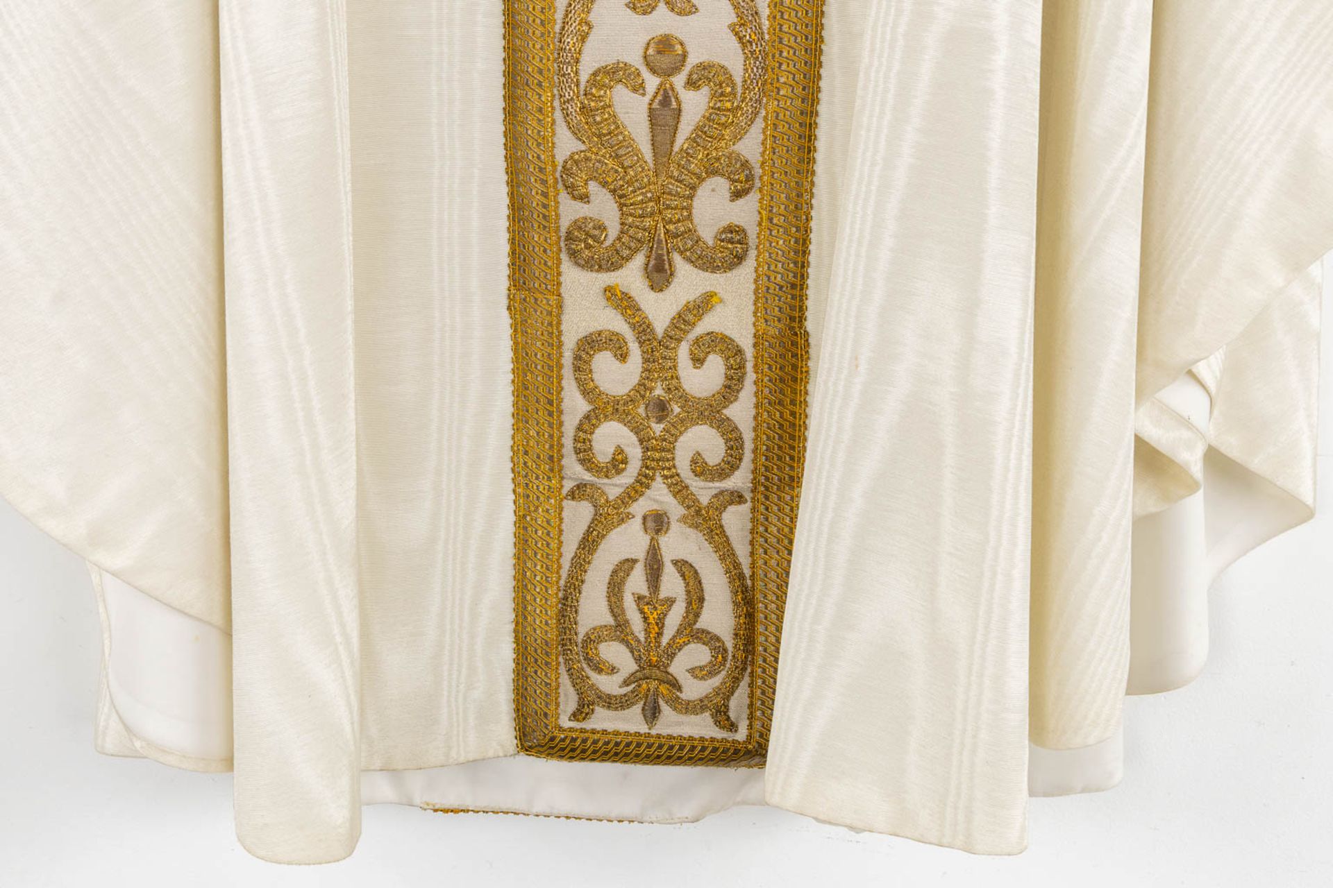 A Cope, Chasuble and two Roman Chasubles, Stola and Veil, Embroideries and Thick Gold Thread brocade - Image 13 of 29