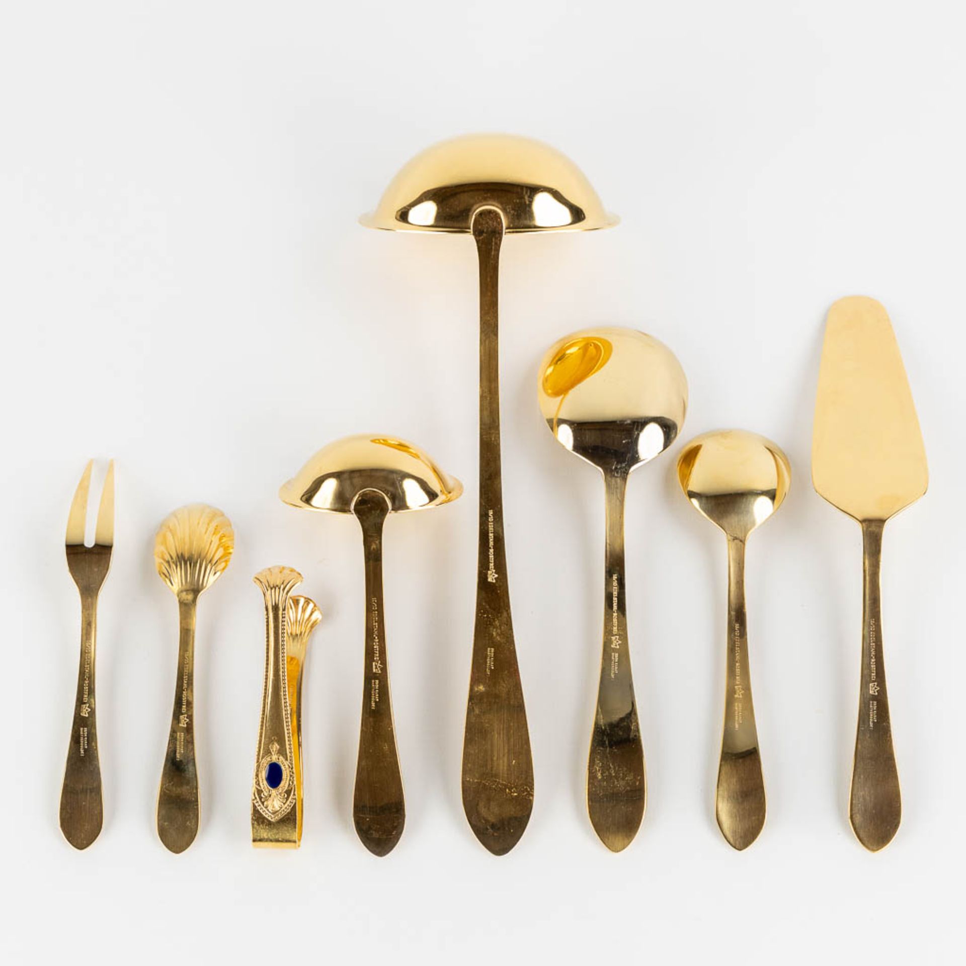 A gold-plated 'Bestecke Solingen' flatware cutlery set, made in Germany. (L:33 x W:45,5 x H:9,5 cm) - Image 9 of 11