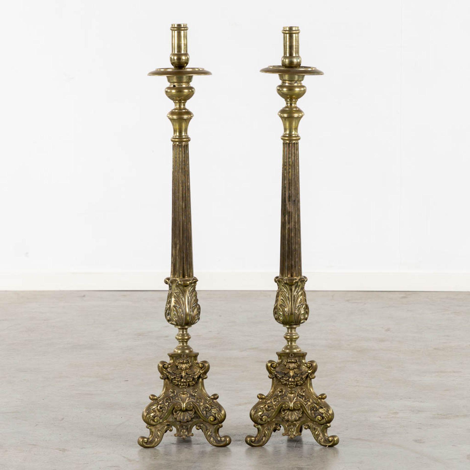 A pair of bronze church candlesticks/candle holders, Louis XV style. Circa 1900. (W:23 x H:105 cm) - Image 13 of 19