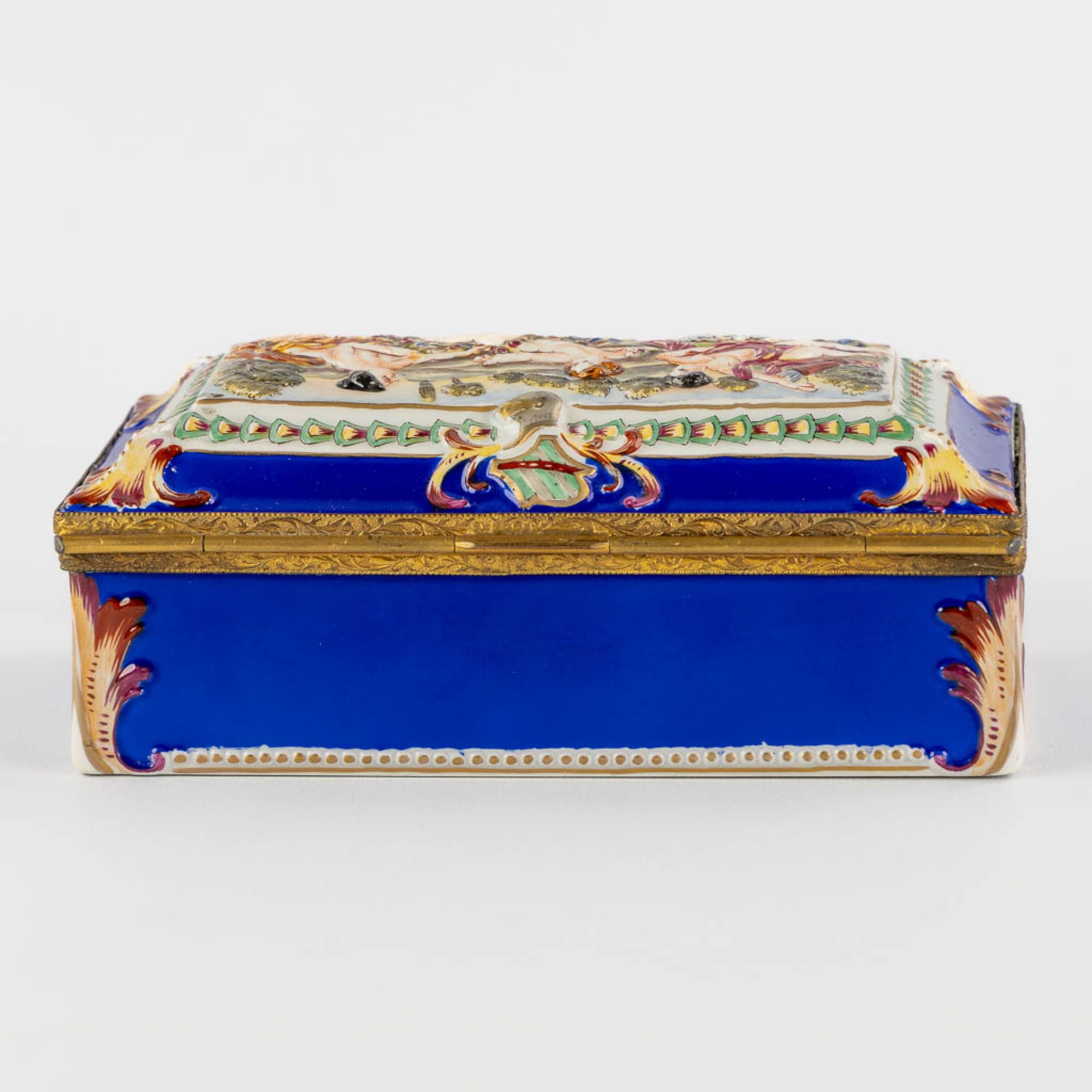 Capodimonte, a finely made porcelain jewellery box. 19th C. (L:10 x W:19 x H:7 cm) - Image 6 of 12