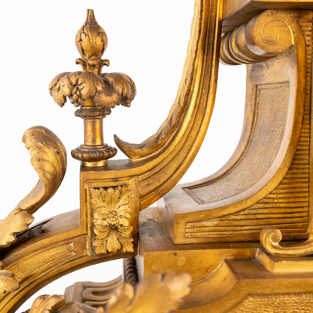 An antique mantle clock, gilt bronze in a Louis XVI style, decorated with ram's heads. Circa 1880. ( - Image 18 of 18