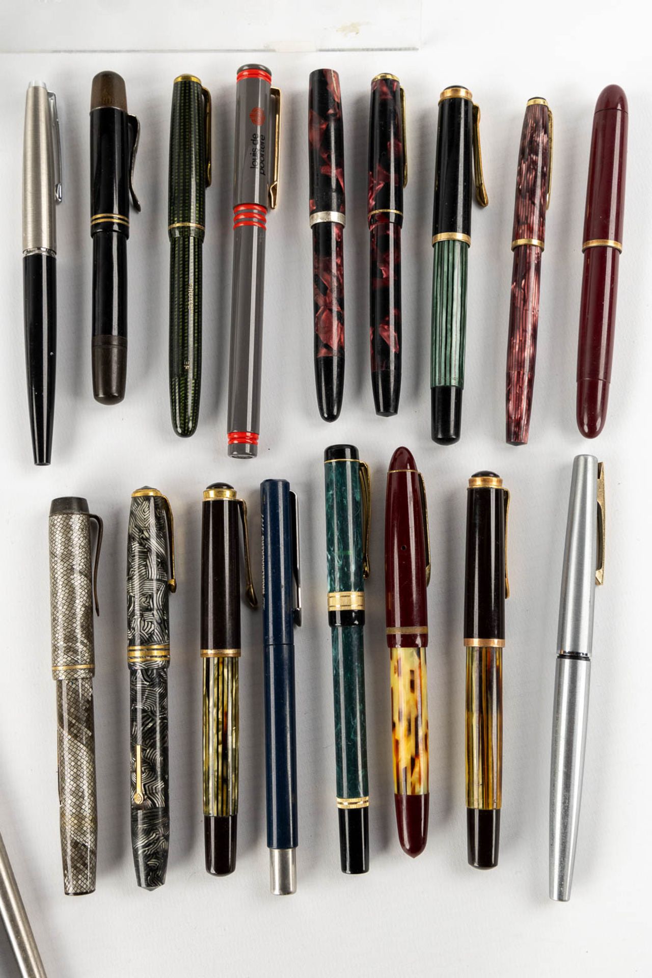 Waterman, Montblanc, Parker, Pelikan, a large collection of fountain pens, some with 14kt and 18kt g - Bild 4 aus 11