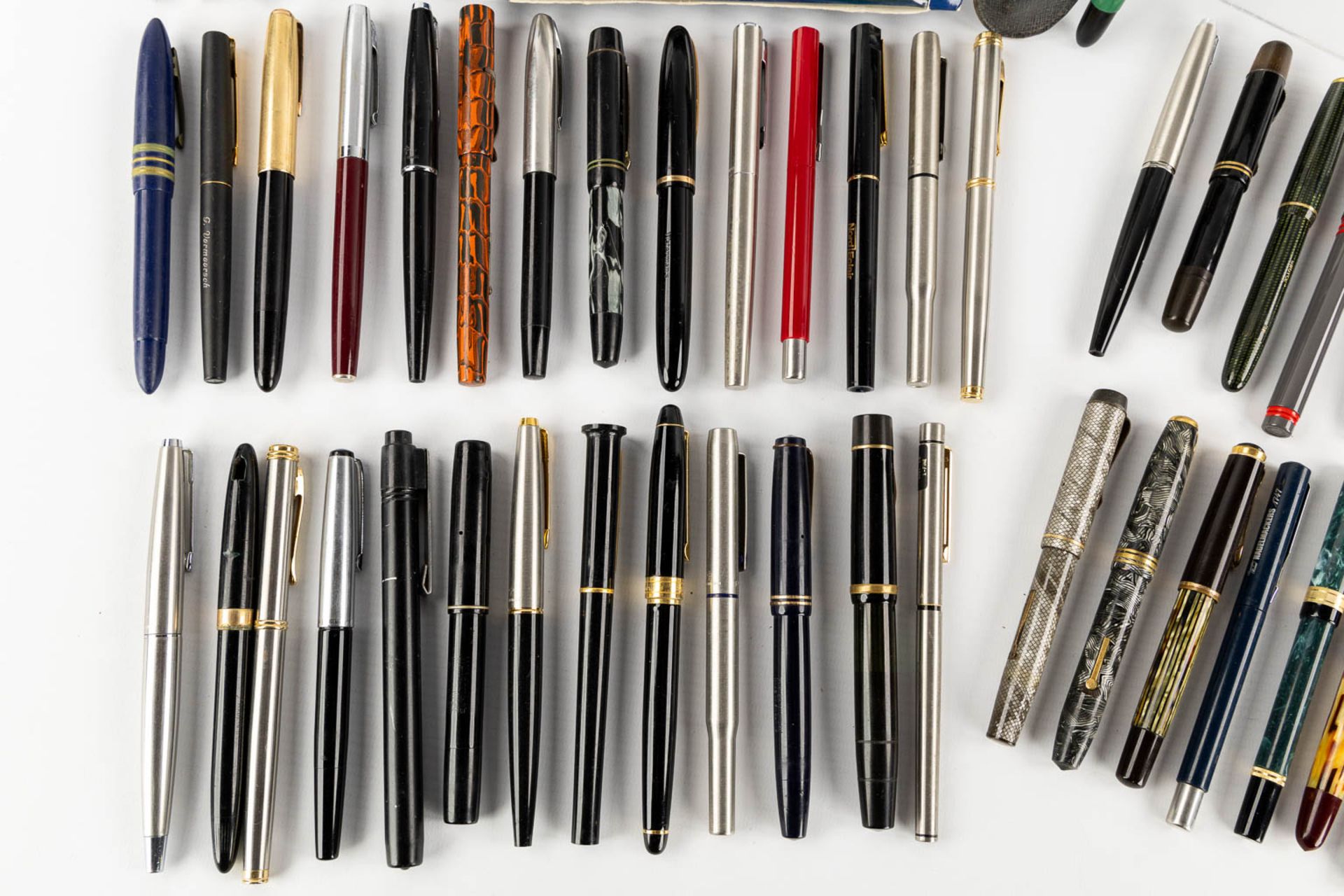 Waterman, Montblanc, Parker, Pelikan, a large collection of fountain pens, some with 14kt and 18kt g - Bild 3 aus 11