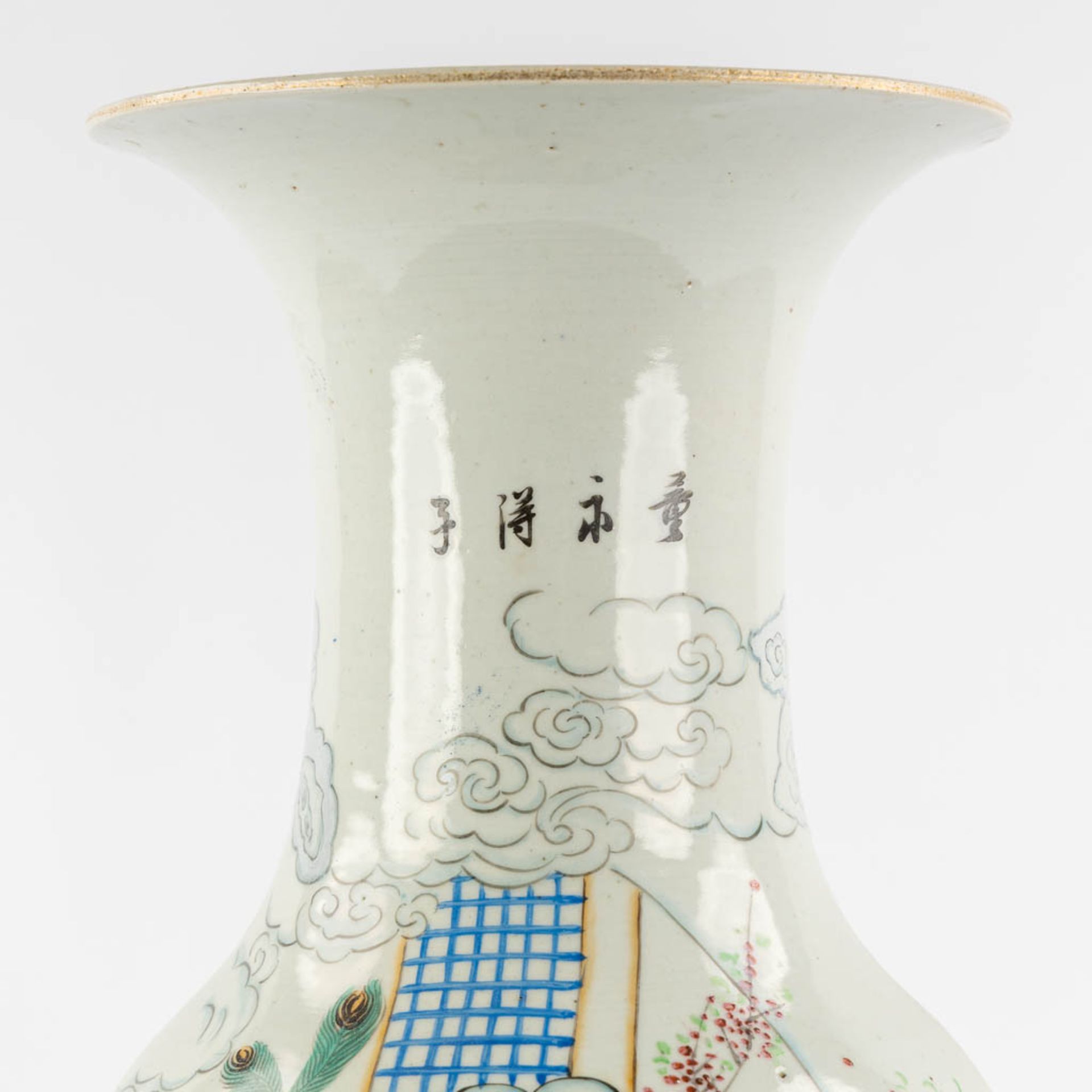 A Chinese vase decorated with ladies. 19th/20th C. (H:58 x D:24 cm) - Image 9 of 13