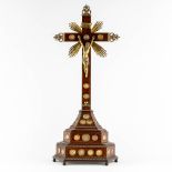 An exceptional reliquary crucifix with 25 relics, True cross, Ex Sepul. B.M.V. and more. 19th C. (L: