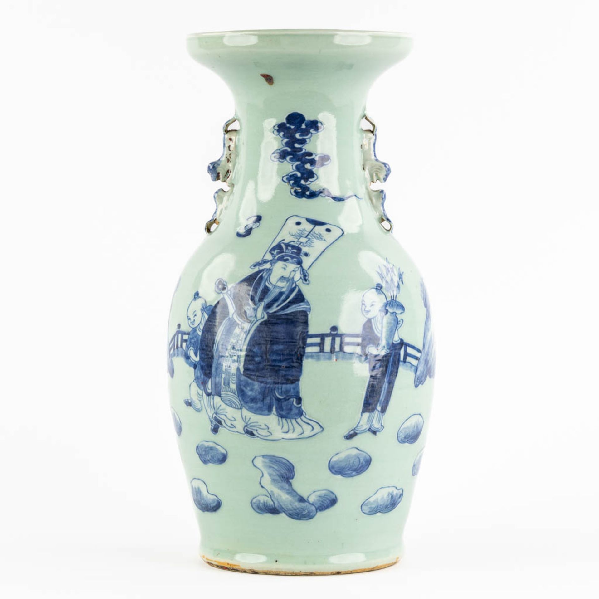 A Chinese vase decorated with a 'Wise man and a child'. 19th C. (H:43 x D:22 cm)