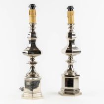A decorative pair of silver-plated table lamps. (L:16 x W:16 x H:69 cm)