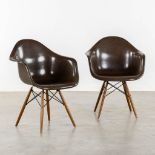 Charles & Ray EAMES (XX-XXI) 'Eames Fibreglass Armchair DAW'. Herman Miller (L:57 x W:65 x H:85 cm)
