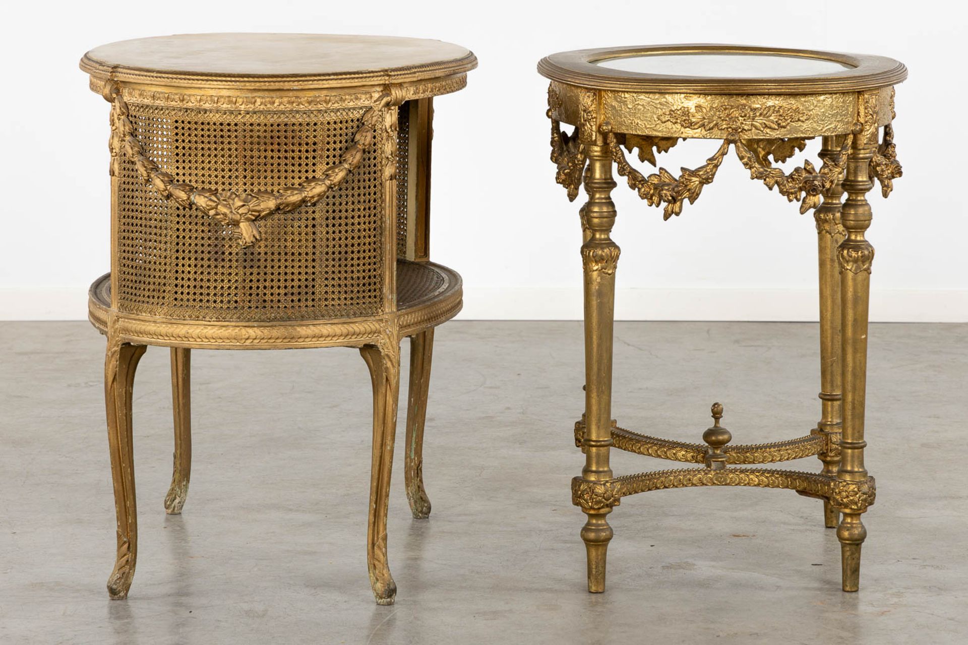 Two side tables, Two chairs, sculptured wood in Louis XVI style. Circa 1900. (L:57 x W:81 x H:75 cm) - Bild 4 aus 18