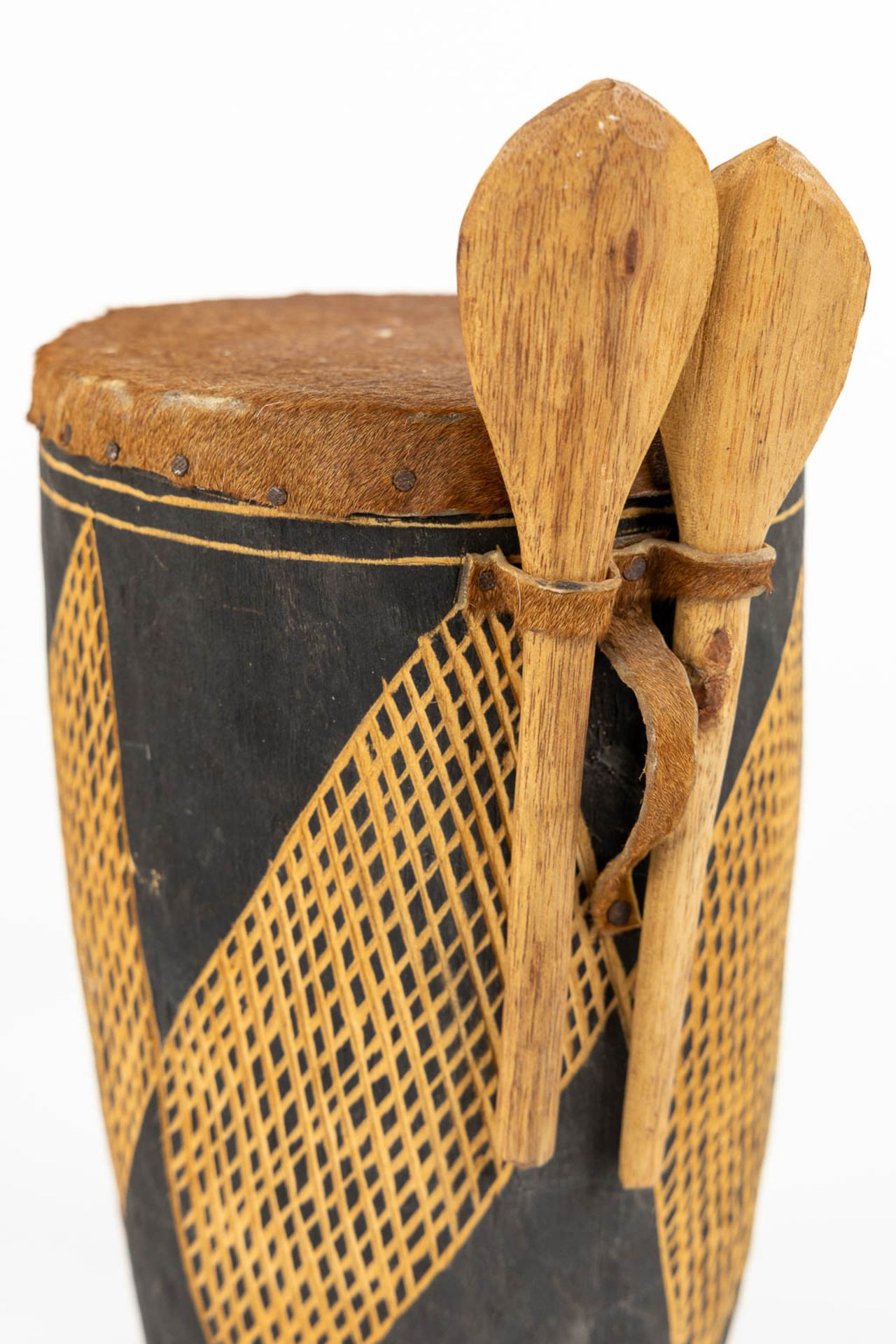 Five large 'Tambour', Zebra skin drums. Africa 20th C. (H:70 x D:42 cm) - Bild 20 aus 22