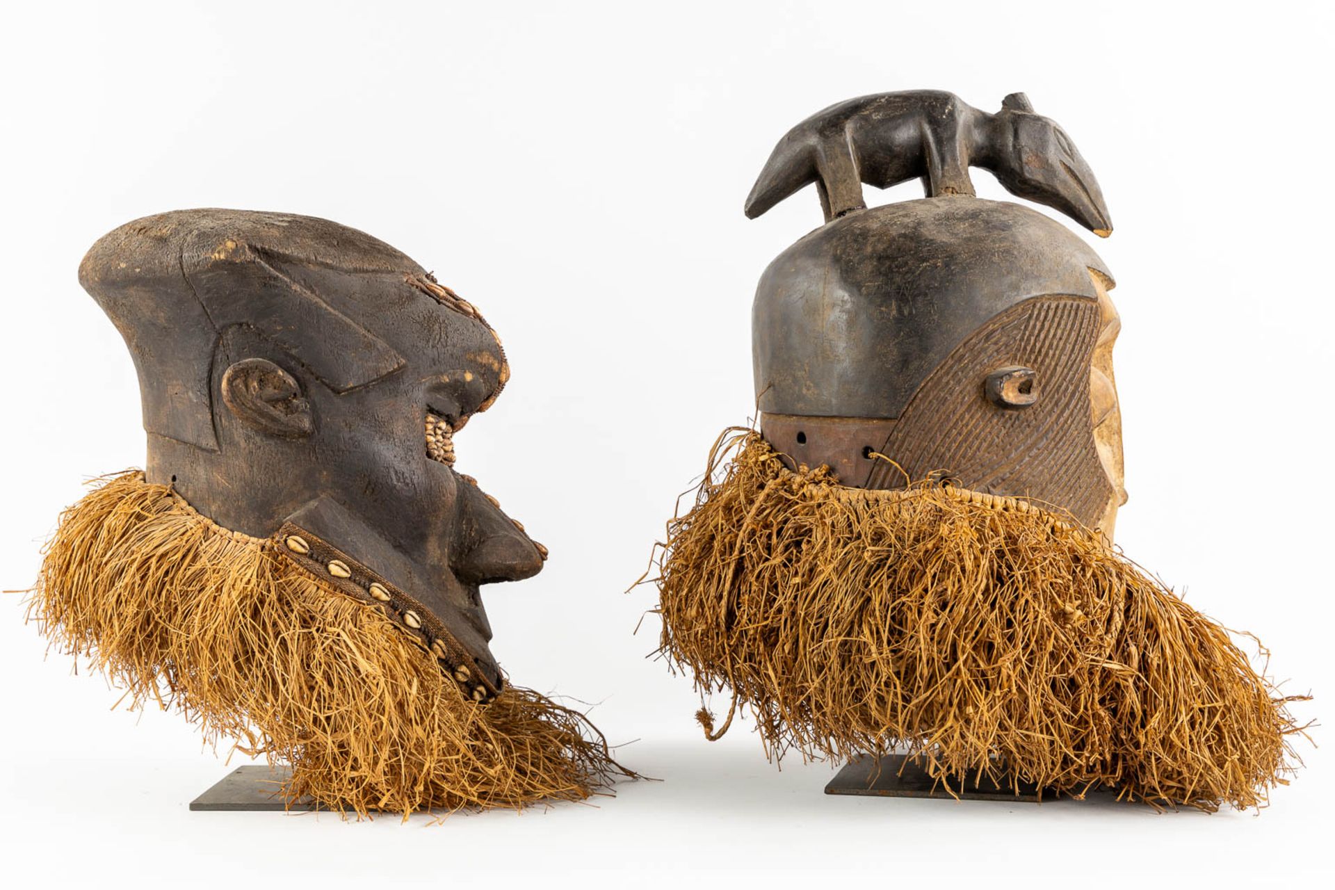 Suku Tribe, two decorative African masks. Wood and straw. (L:44 x W:40 x H:48 cm) - Image 4 of 11