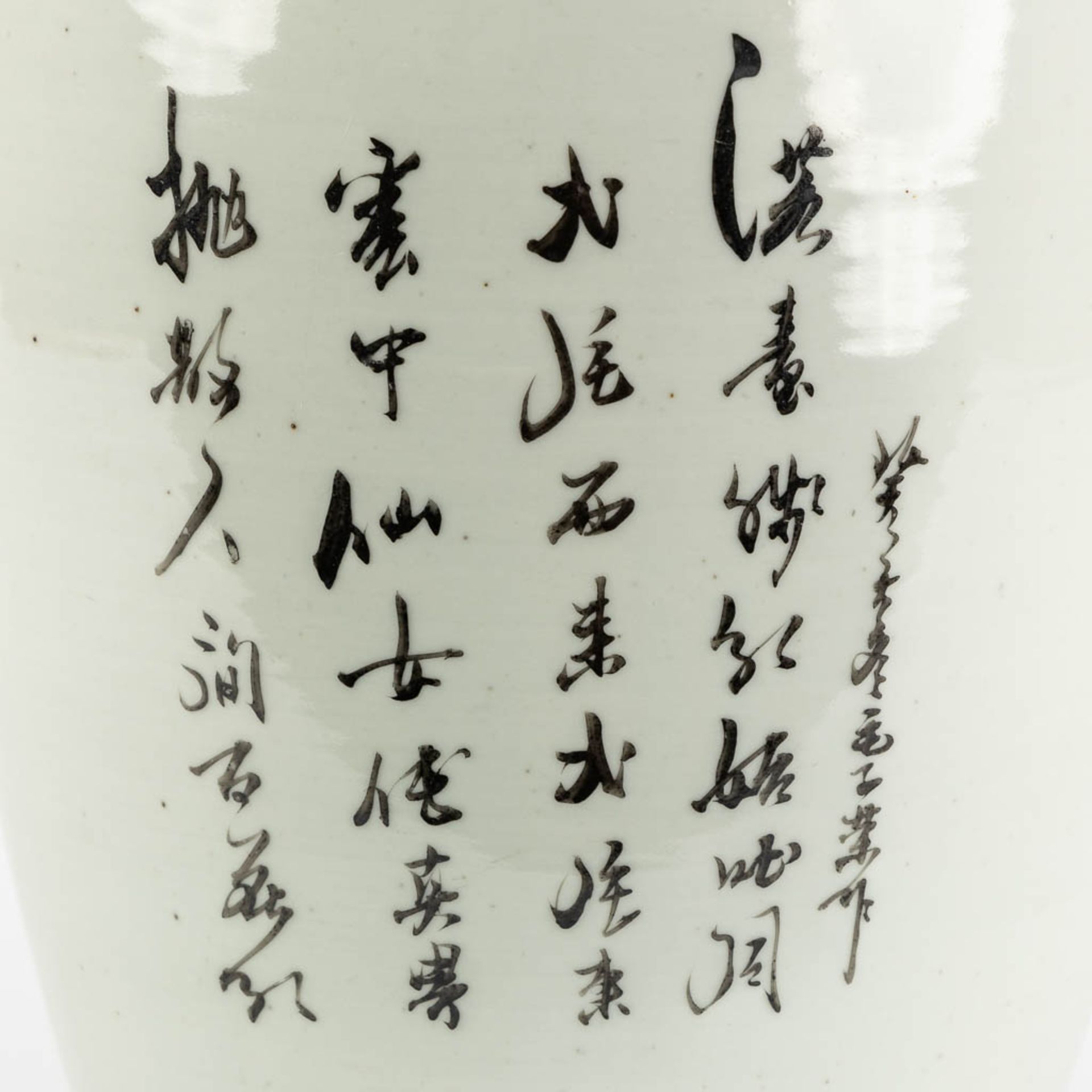 A Chinese vase decorated with ladies, 19th/20th C. (H:57 x D:25 cm) - Bild 13 aus 13