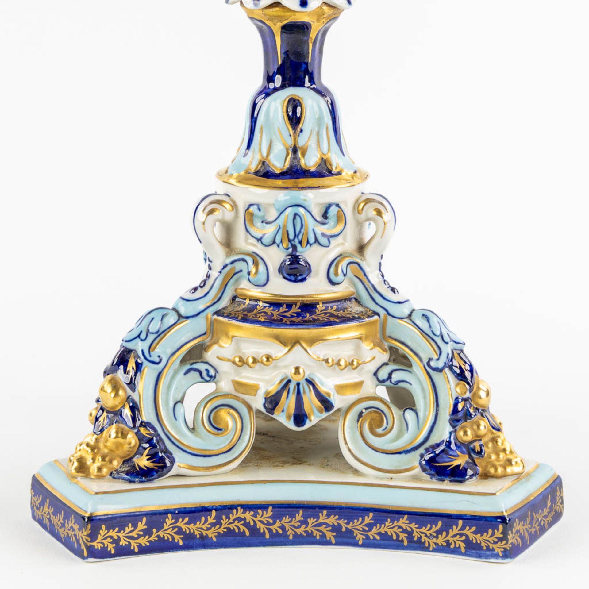 A candelabra, gilt brass and polychrome porcelain with flowers. Sèvres marks. (H:51 x D:24 cm) - Image 9 of 10