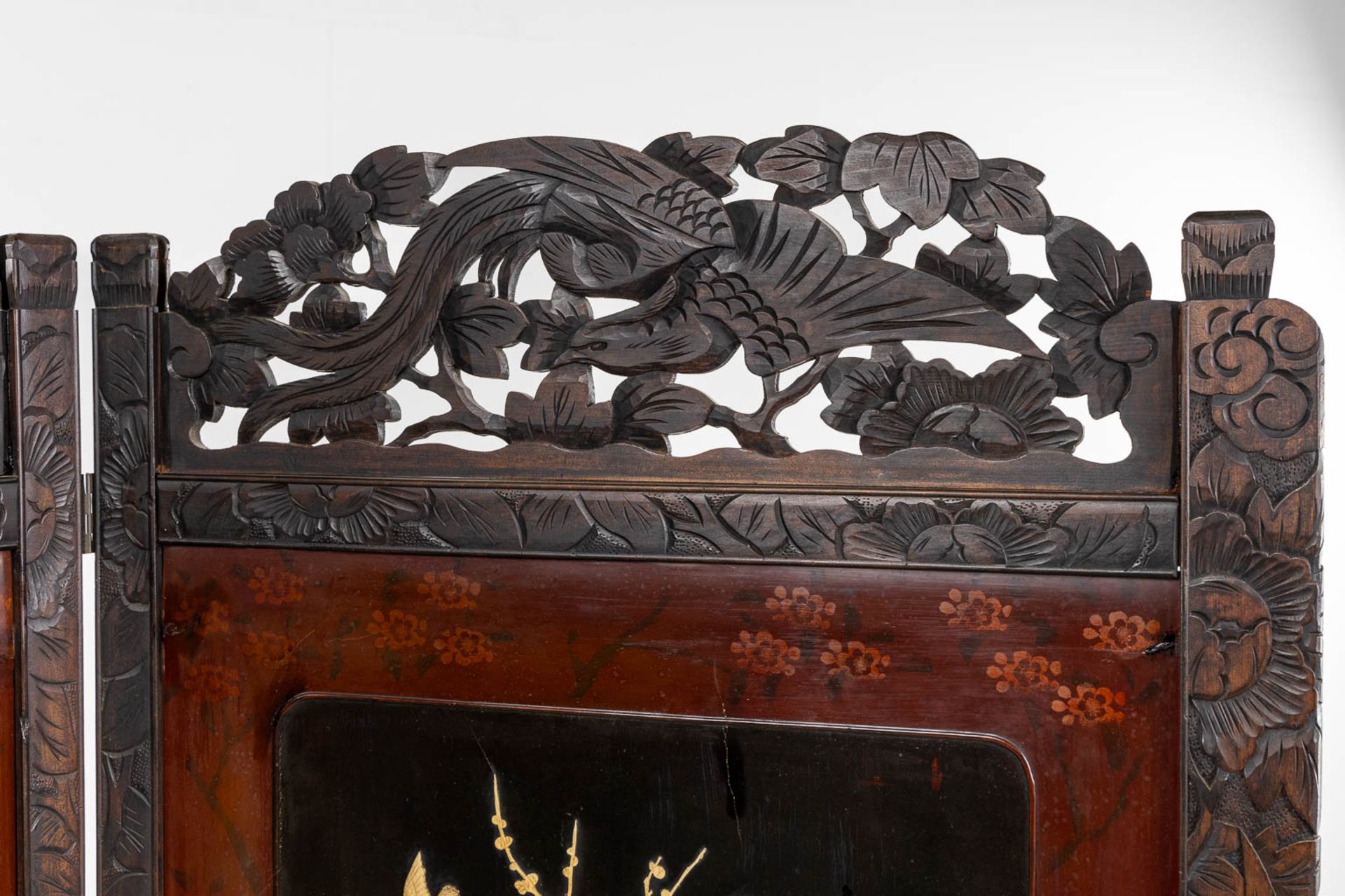 A two-fold Japanese Shibayama inlay room divider, decorated with Eagles. Meji, 19th C. (W:172 x H:18 - Image 7 of 11
