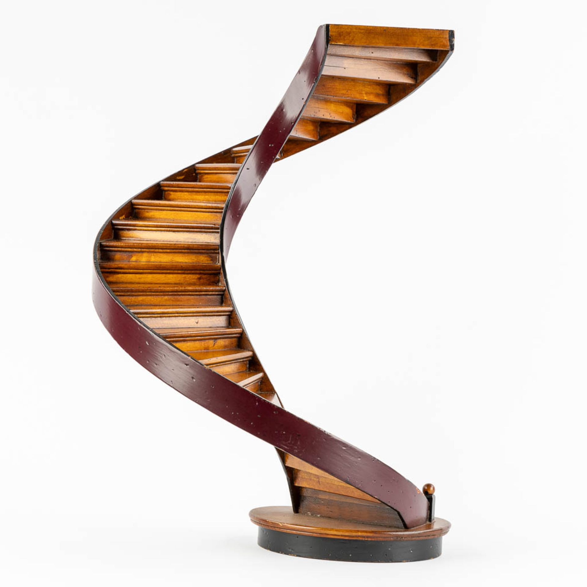 An architectural model of a revolving staircase, wood. 20th C. (H:47,5 x D:29 cm) - Image 5 of 11