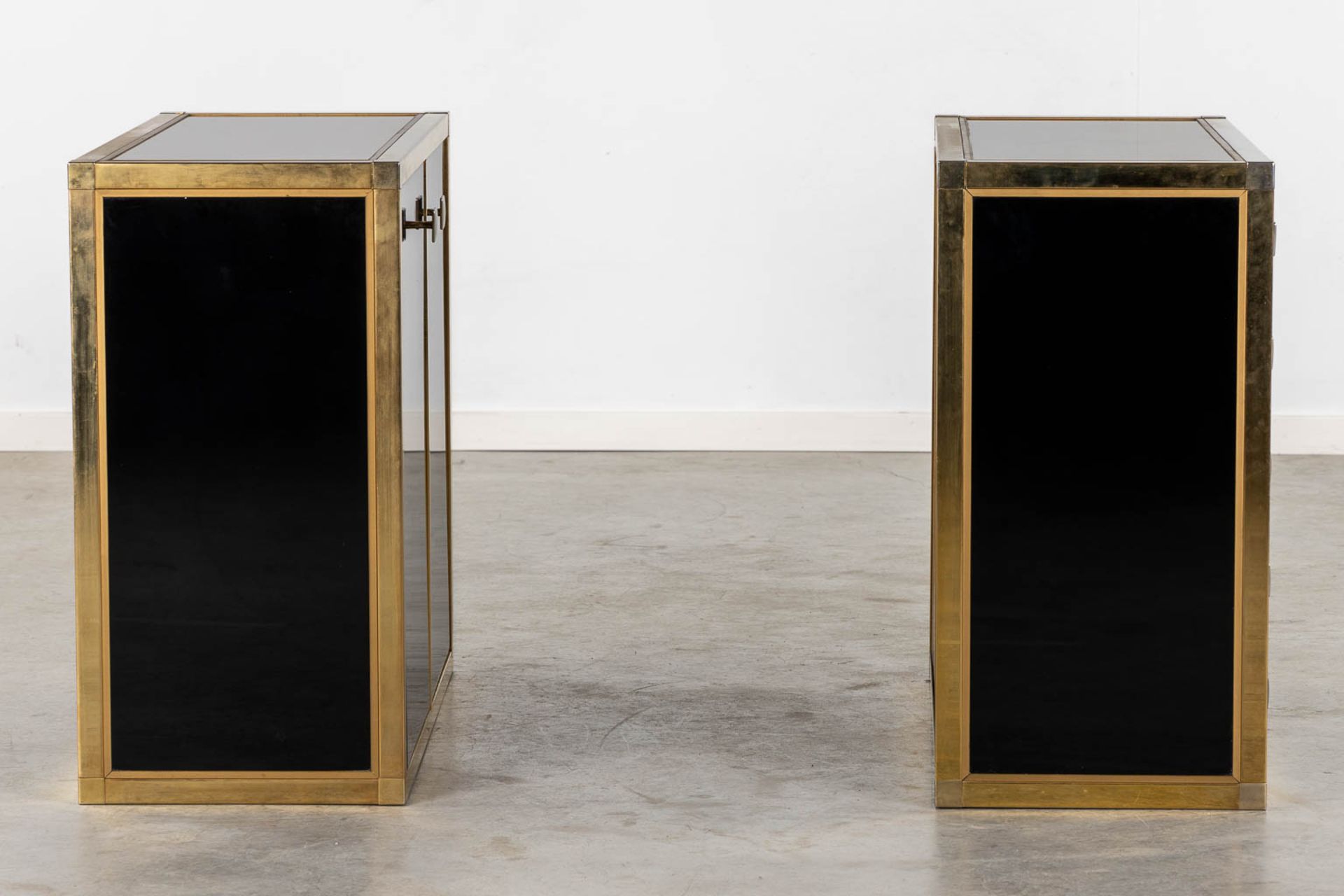 A pair of cabinets, lacquered wood and gilt metal, probably made by Belgo Chrome. (L:37 x W:86,5 x H - Image 7 of 11