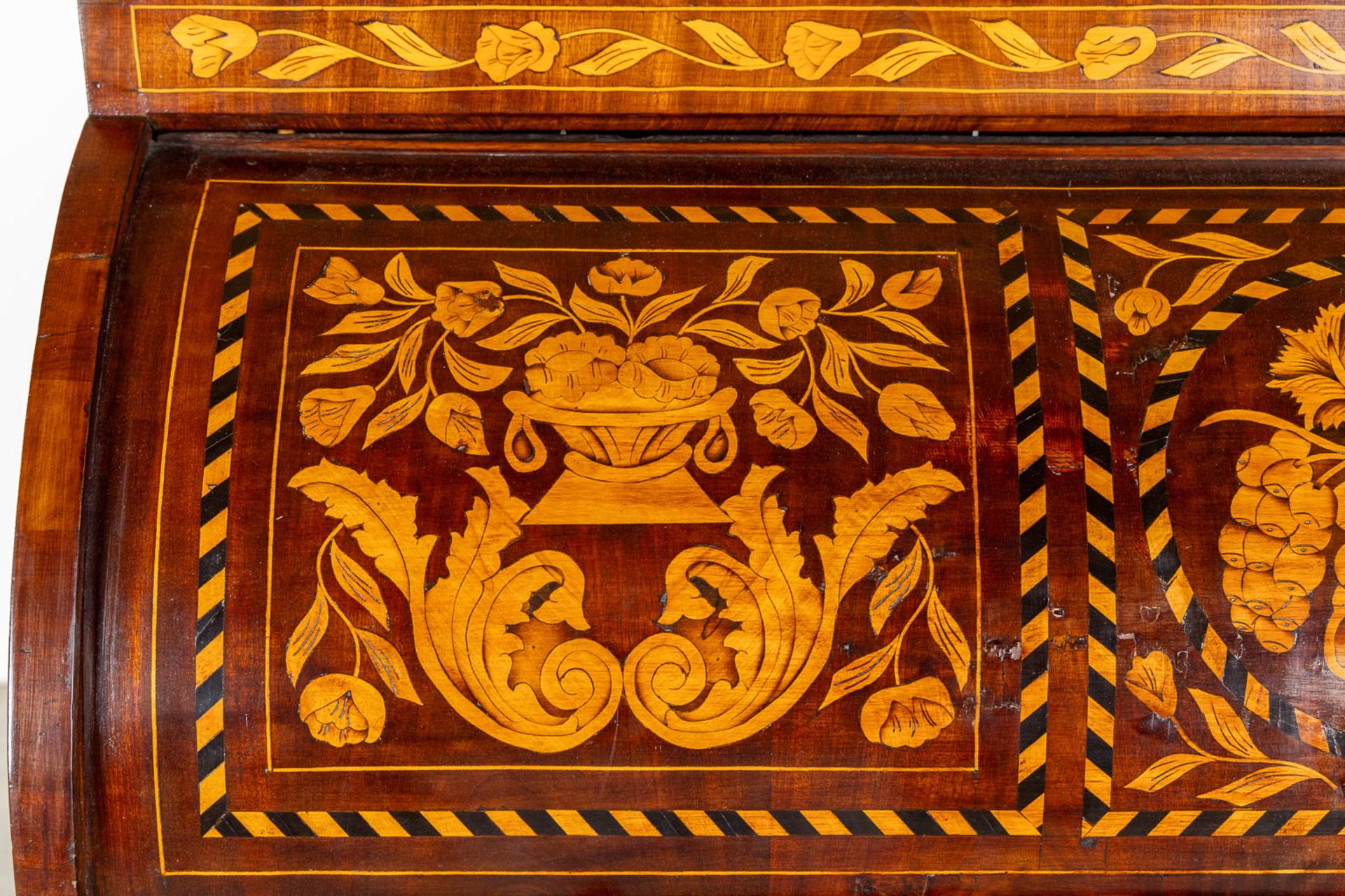 A fine marquetry inlay secretaire cabinet, The Netherlands, 18th C. (L:51 x W:112 x H:108 cm) - Image 11 of 20