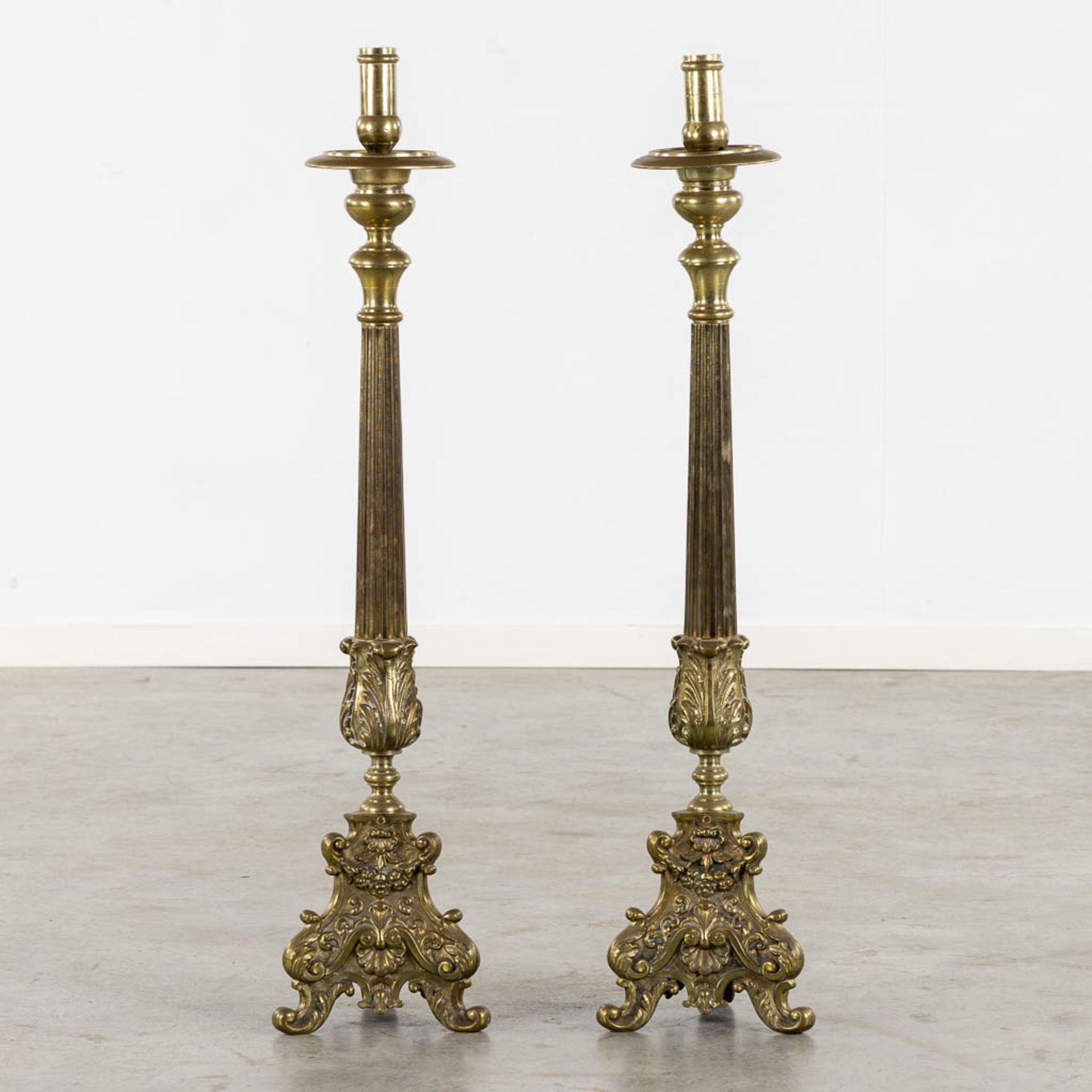 A pair of bronze church candlesticks/candle holders, Louis XV style. Circa 1900. (W:23 x H:105 cm) - Image 11 of 19