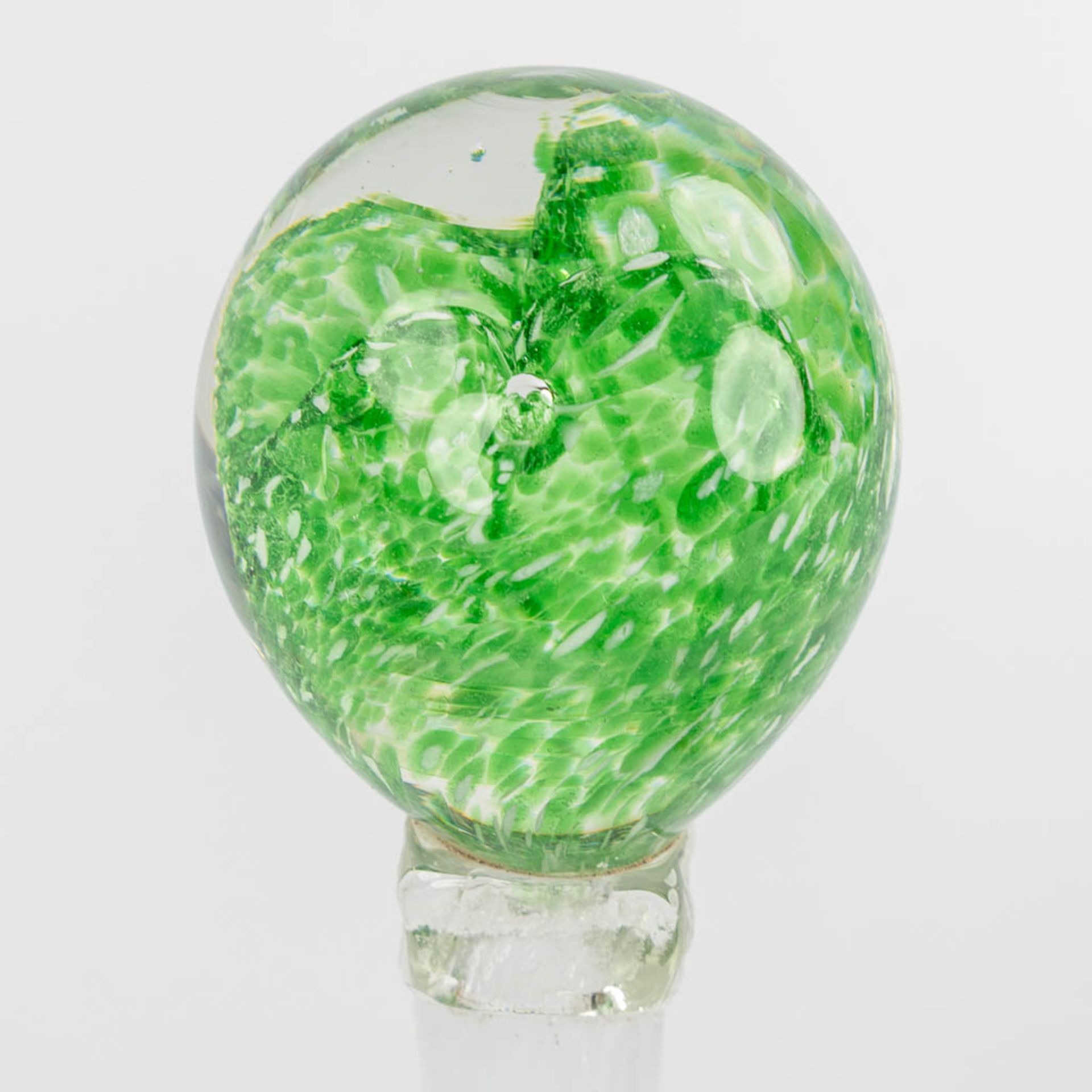 A large collection of 23 glass paperweights, Murano, Italy. (H:22,5 cm) - Bild 14 aus 17