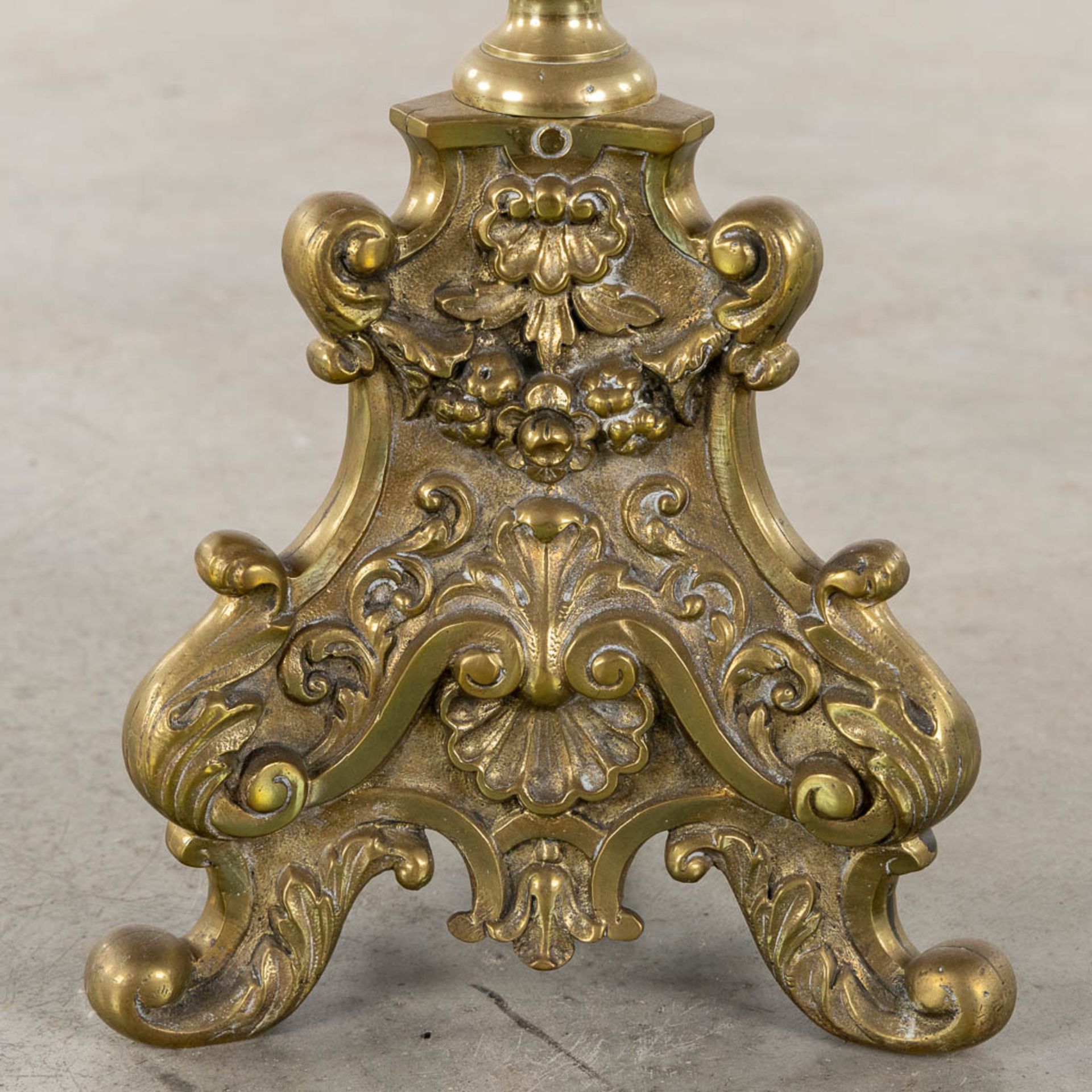 A pair of bronze church candlesticks/candle holders, Louis XV style. Circa 1900. (W:23 x H:105 cm) - Image 15 of 19