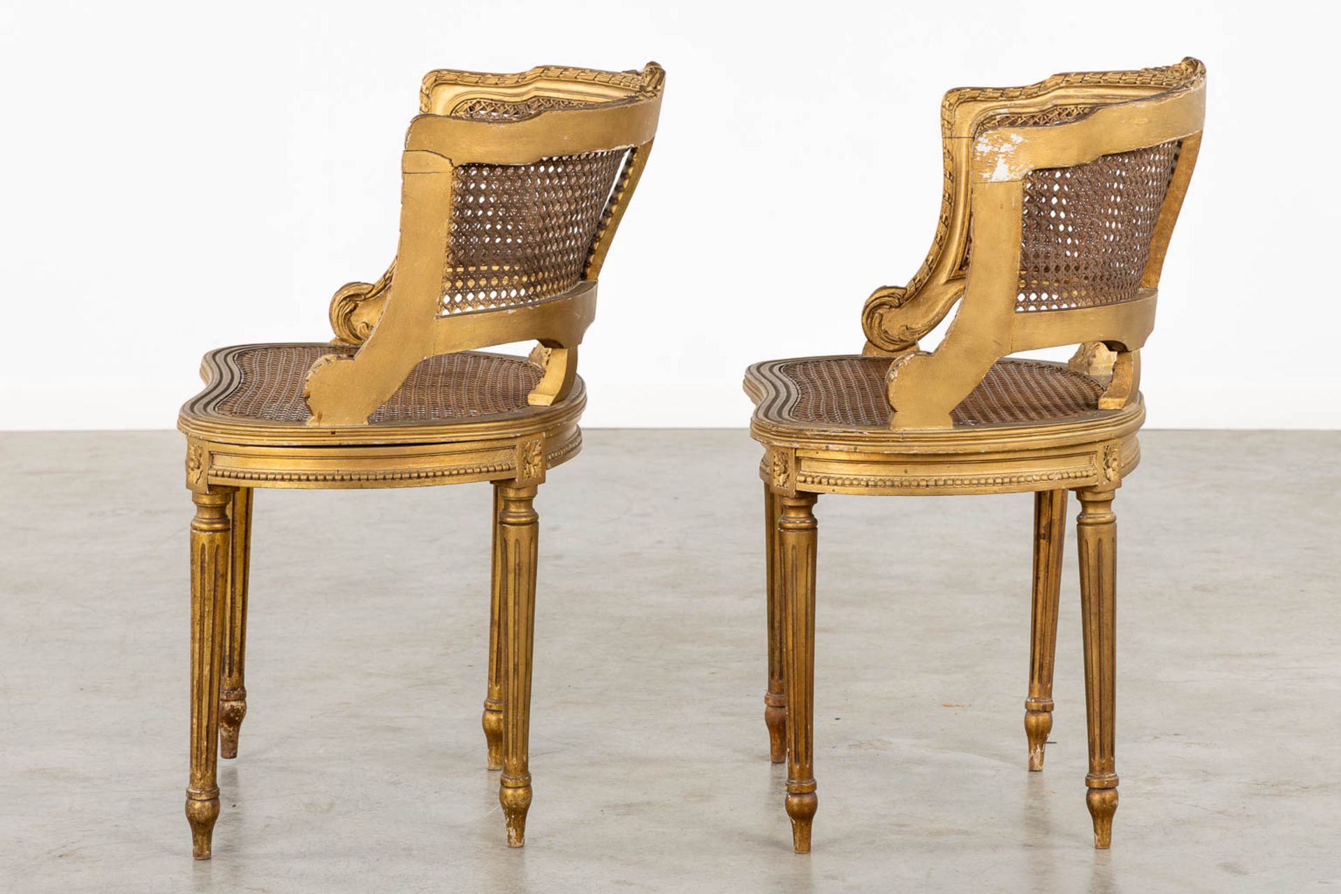 Two side tables, Two chairs, sculptured wood in Louis XVI style. Circa 1900. (L:57 x W:81 x H:75 cm) - Bild 14 aus 18