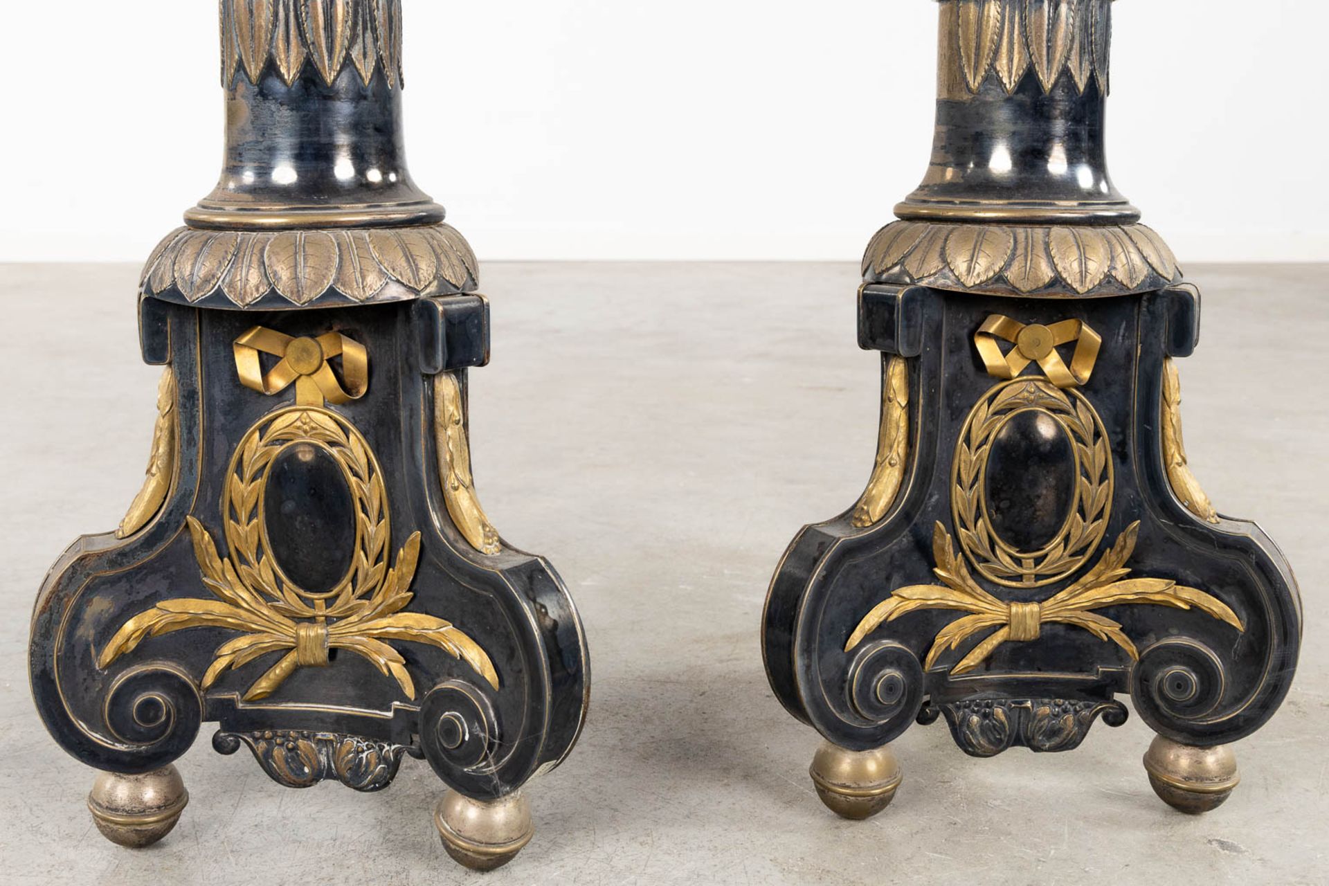 A pair of Church Candlesticks, silver- and gold-plated metal. 19th C. (H:120 cm) - Image 8 of 9
