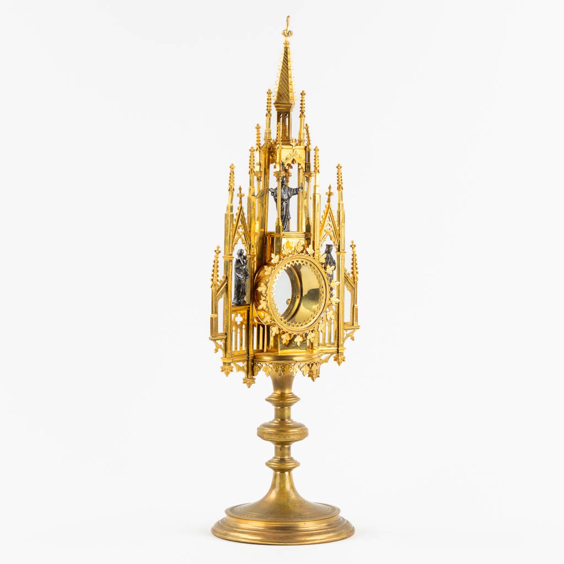 A Tower monstrance, gilt and silver plated brass, Gothic Revival. 19th C. (W:21,5 x H:58 cm) - Image 9 of 22