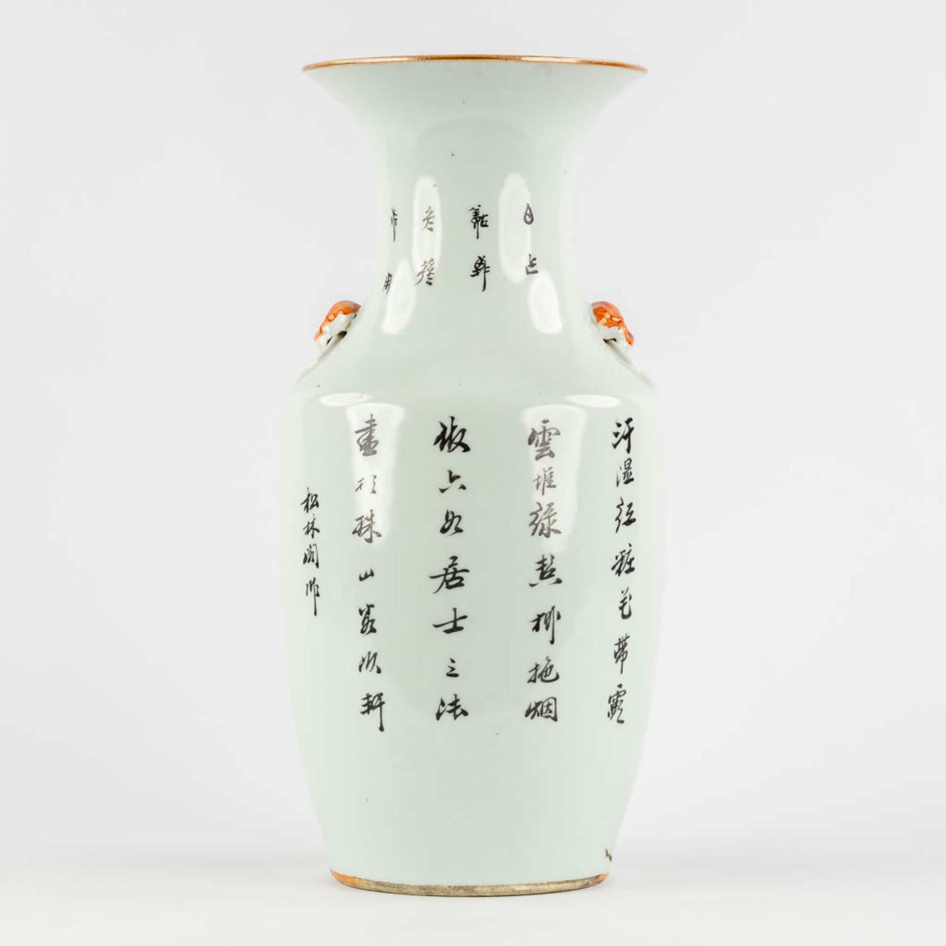 A Chinese vase decorated with ladies, 20th C. (H:43 x D:22 cm) - Image 5 of 11