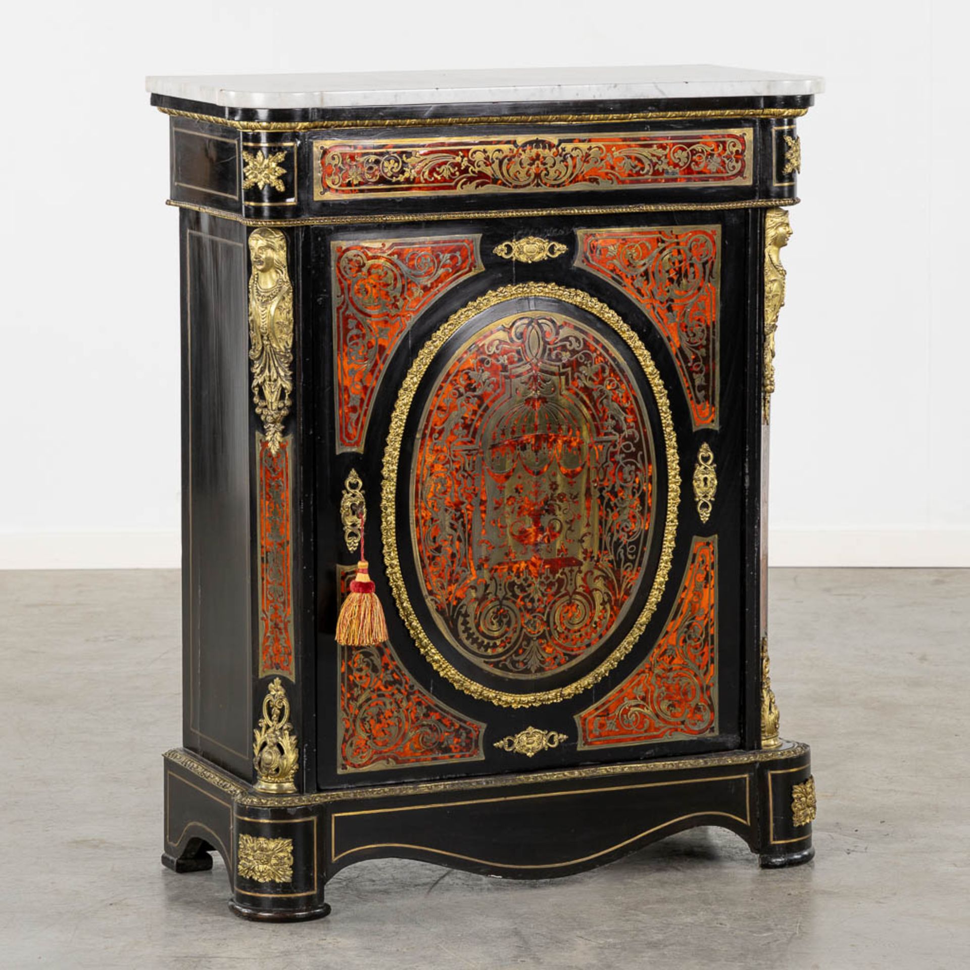 A Boulle inlay one-door cabinet, Napoleon 3. 19th C. (L:38 x W:82 x H:103 cm)