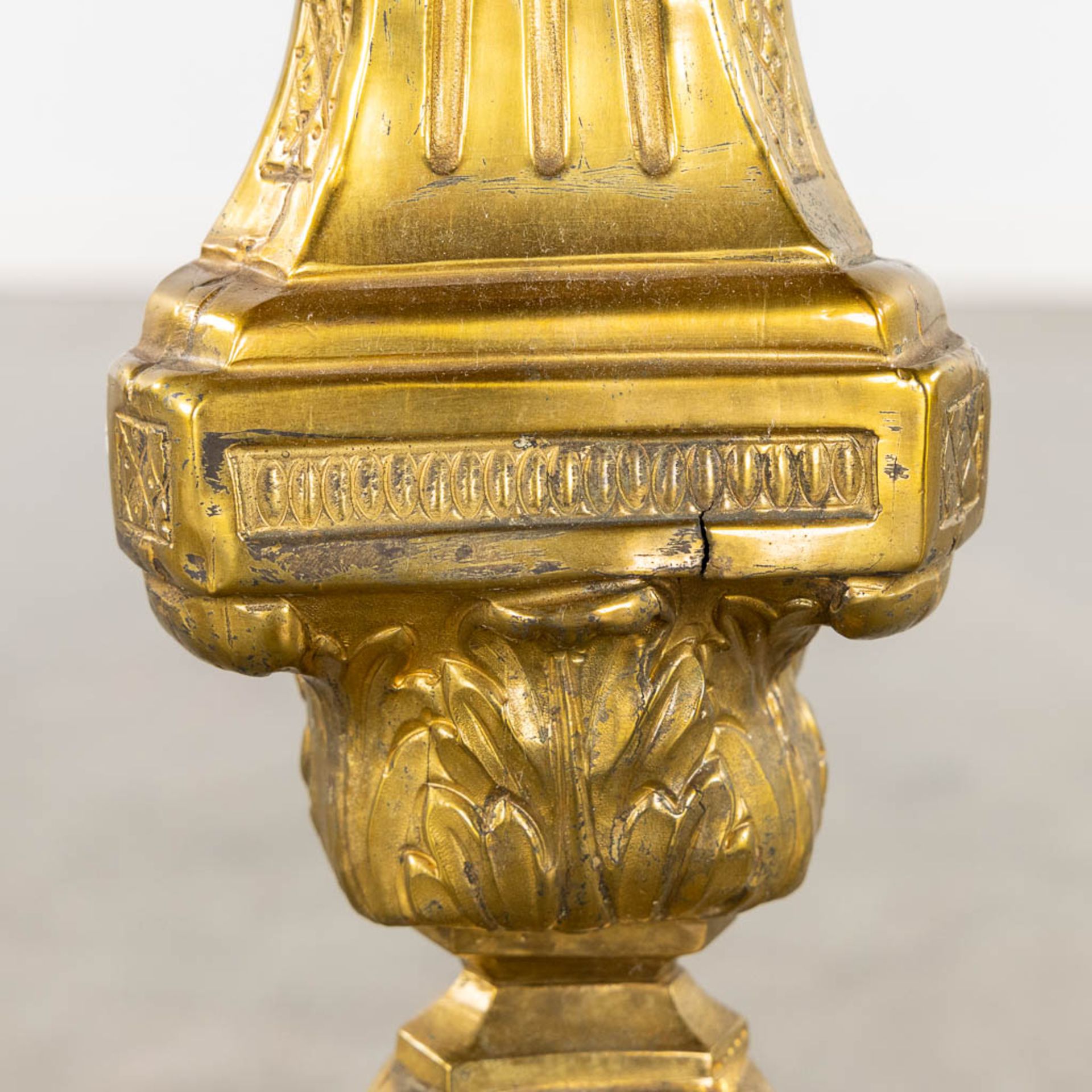 A pair of church candlesticks, brass. 19th C. (H:76 cm) - Bild 10 aus 13