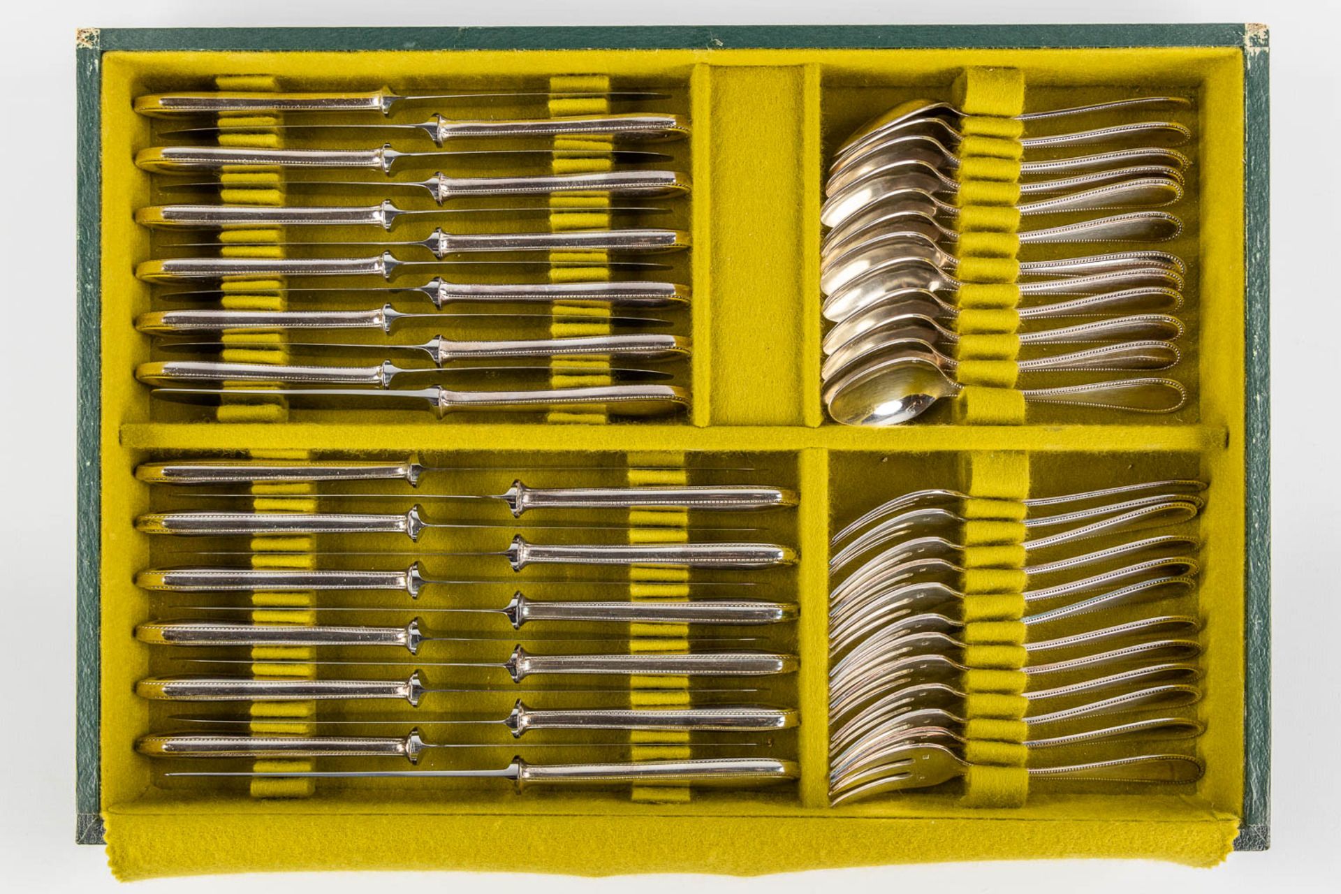 Francois Frionnet, a 12-person, 144-piece silver-plated cutlery. (L:32 x W:46 x H:28 cm) - Bild 14 aus 17