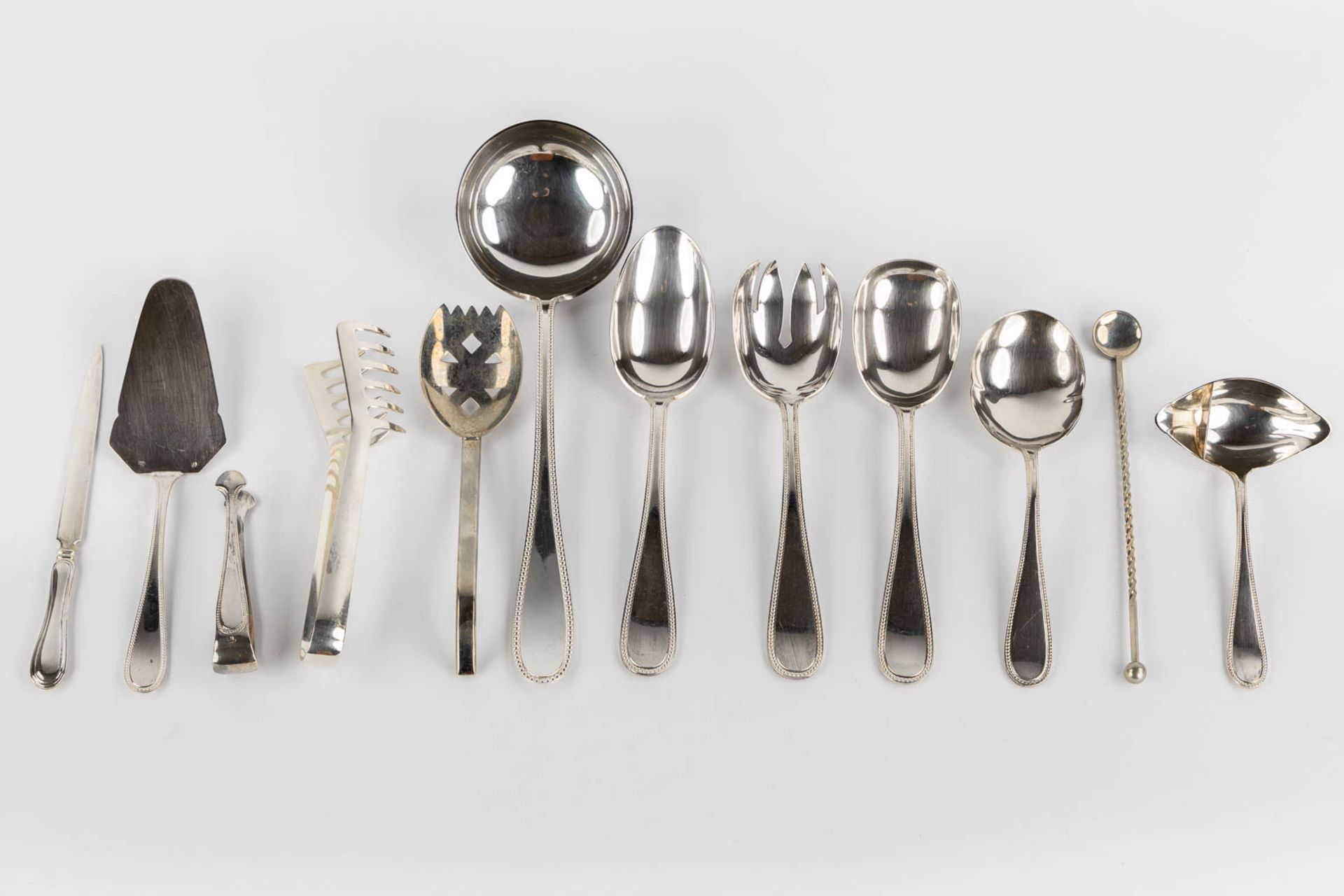 Francois Frionnet, a 12-person, 144-piece silver-plated cutlery. (L:32 x W:46 x H:28 cm) - Bild 3 aus 17