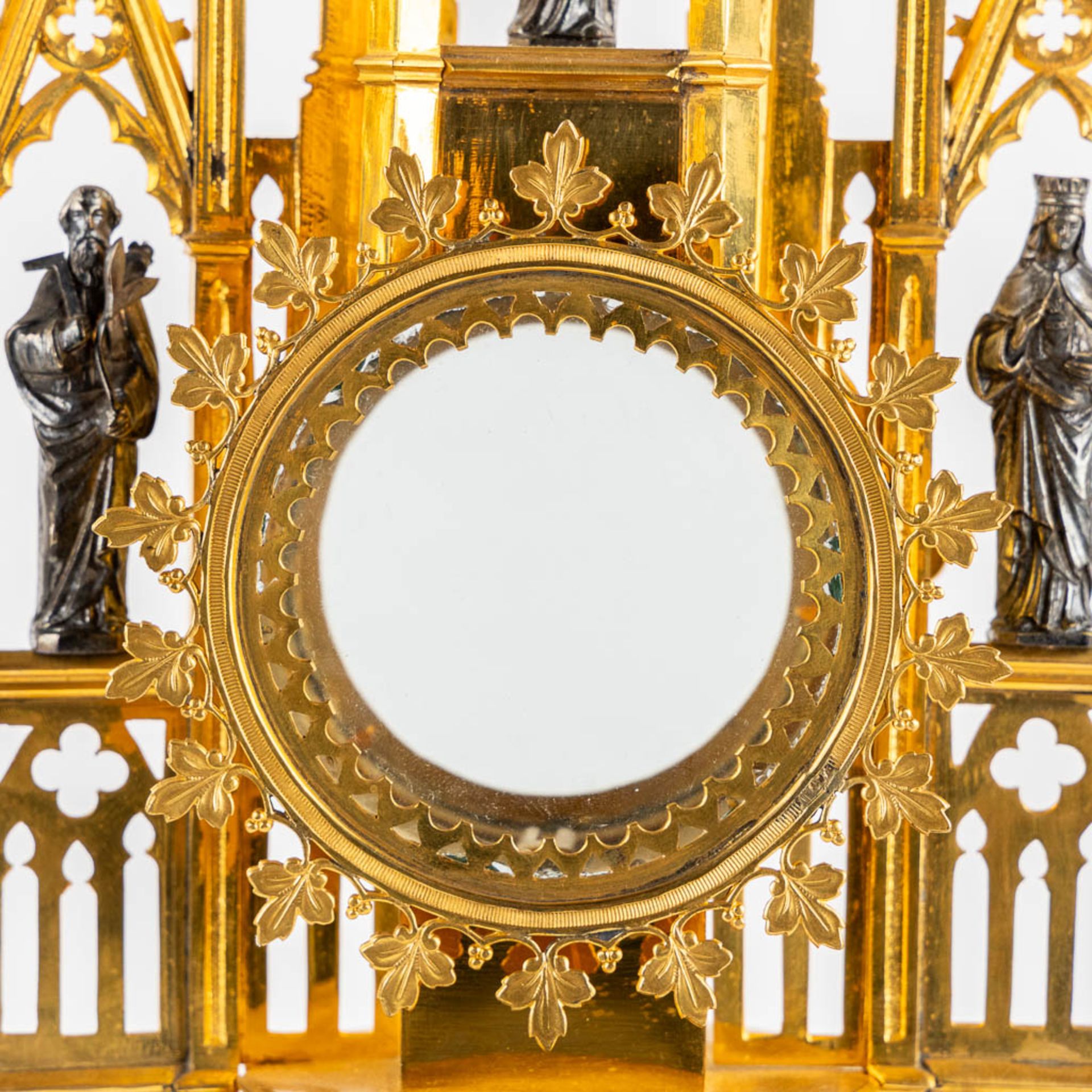 A Tower monstrance, gilt and silver plated brass, Gothic Revival. 19th C. (W:21,5 x H:58 cm) - Image 17 of 22