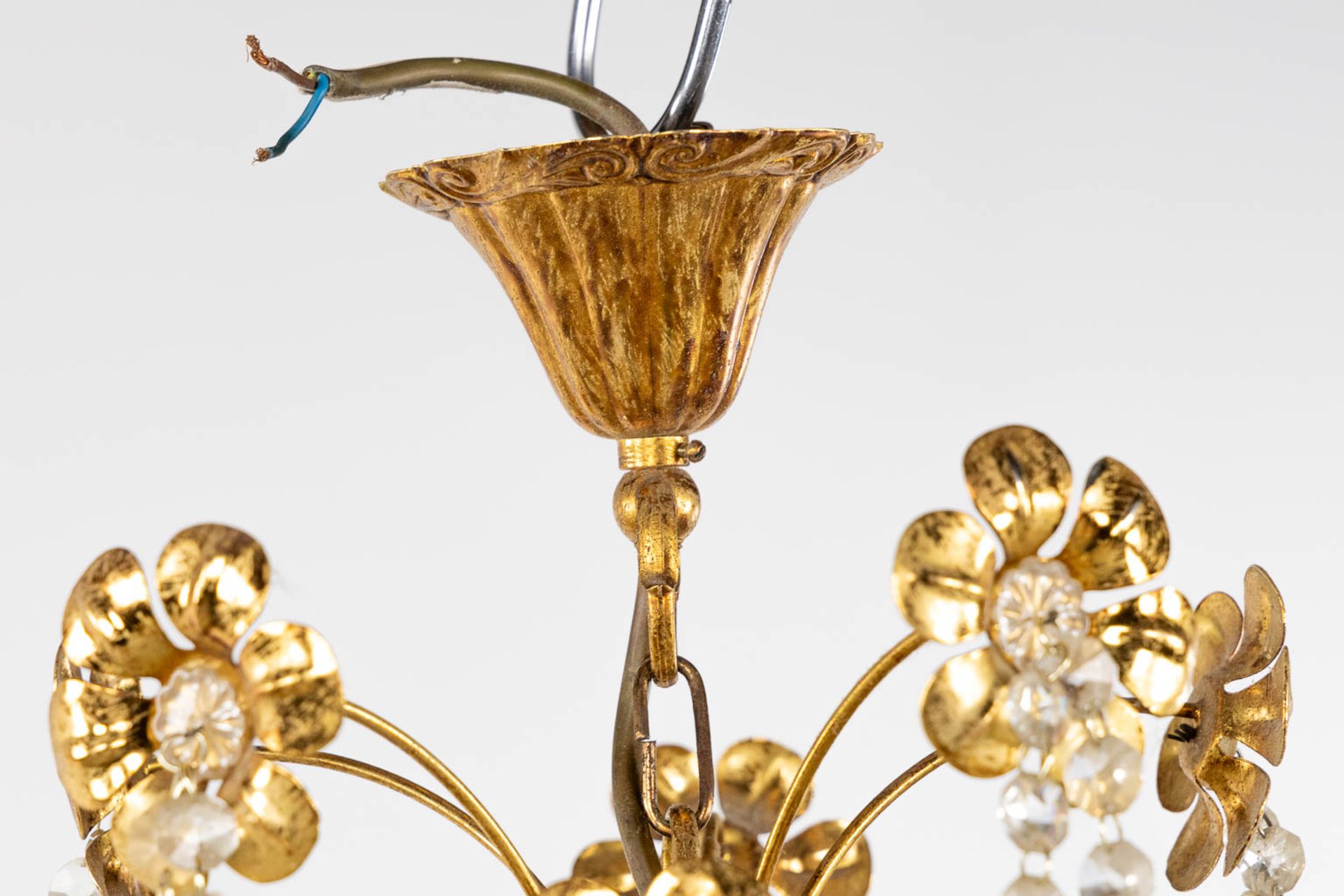 A decorative, floral hall lamp. Brass mounted with glass. 20th C. (H:74 x D:43 cm) - Image 3 of 11