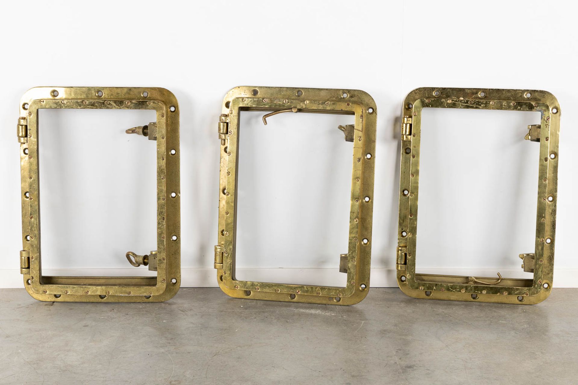 Three rectangular portholes, bronze. (L:17 x W:53 x H:74 cm) - Bild 3 aus 9