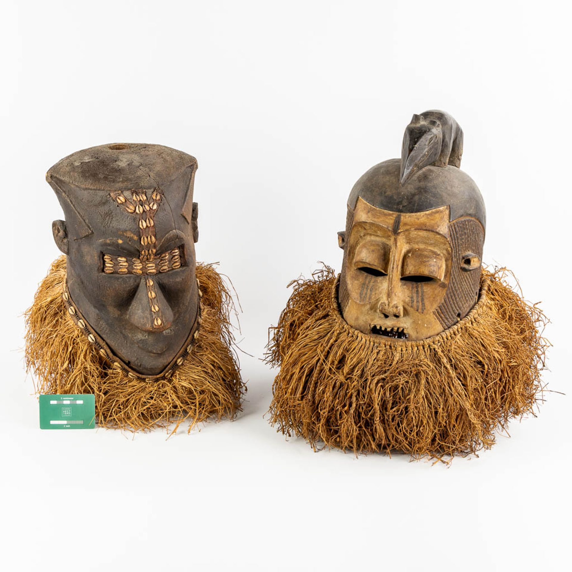 Suku Tribe, two decorative African masks. Wood and straw. (L:44 x W:40 x H:48 cm) - Image 2 of 11