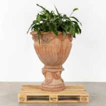 Ugo Poggi, Impruneta Italia, a large terracotta garden vase. (H:106 x D:85 cm)