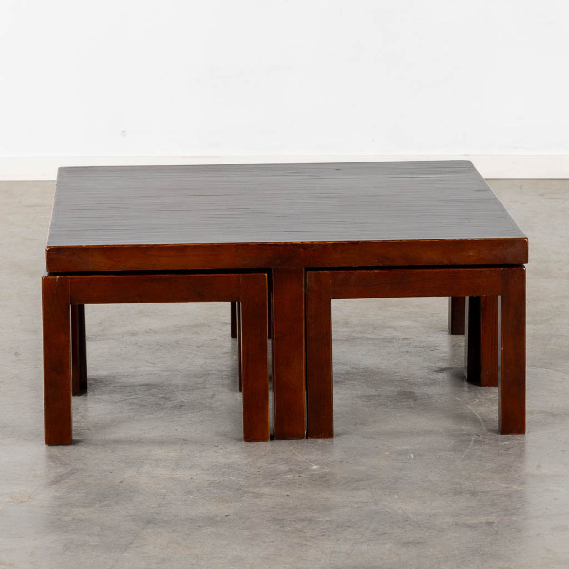A decorative coffee table with 4 smaller, bamboo top on hardwood. Circa 1980. (L:90 x W:90 x H:38 cm - Image 4 of 10