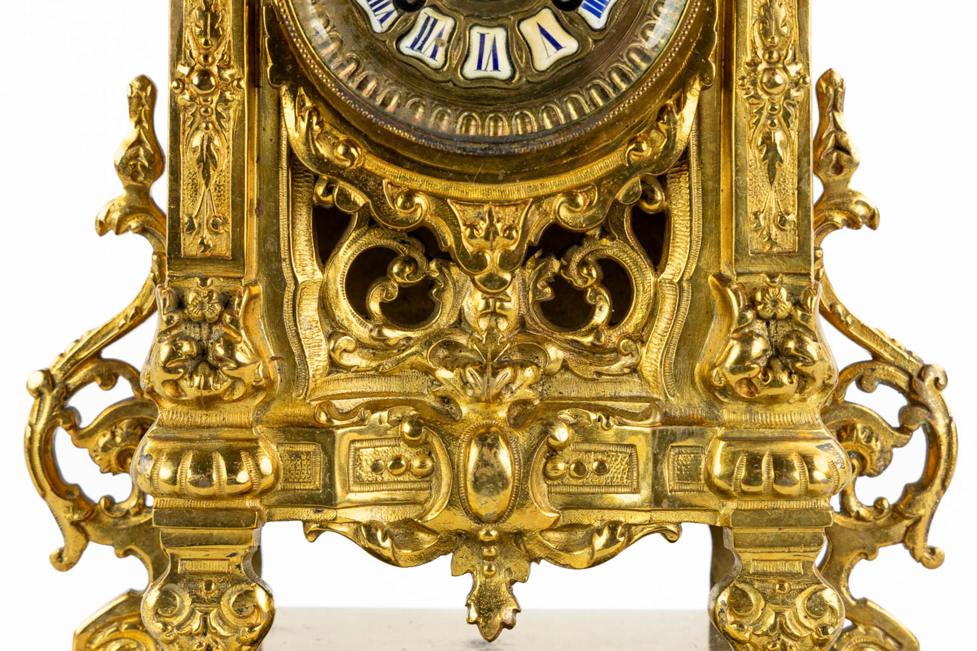 A mantle clock, gilt bronze. 20th C. (L:16 x W:25 x H:45 cm) - Bild 10 aus 13