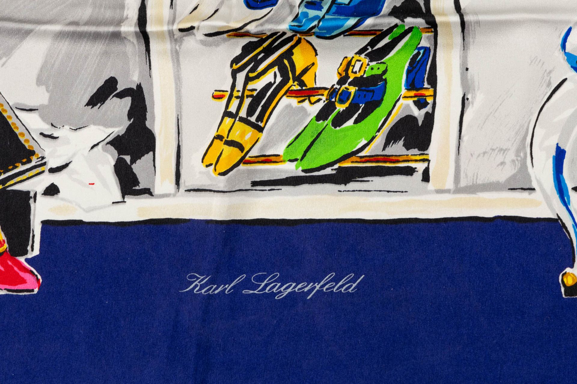 Cartier, Leonard, Carl Lagerfeld &amp; Picasso, Four silk scarfs/sjawls. (W:112 x H:112 cm) - Image 9 of 14