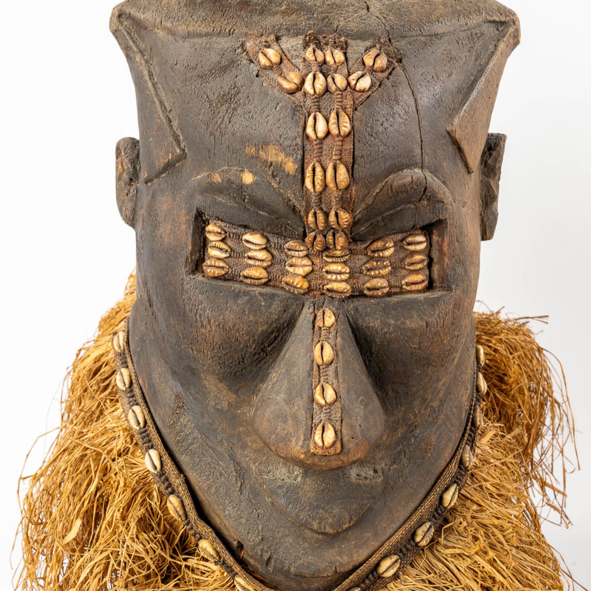 Suku Tribe, two decorative African masks. Wood and straw. (L:44 x W:40 x H:48 cm) - Image 9 of 11