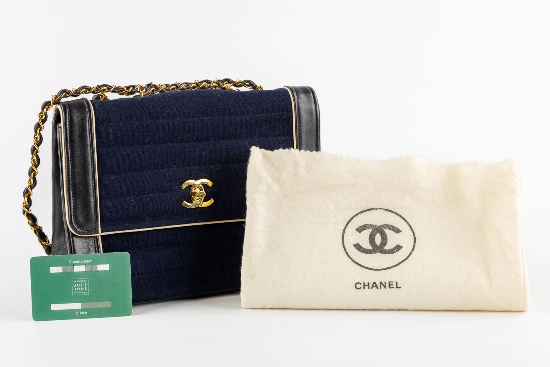 Chanel Classique, a woman's handbag, leather and fabrc. (W:24,5 x H:19 cm) - Image 2 of 17