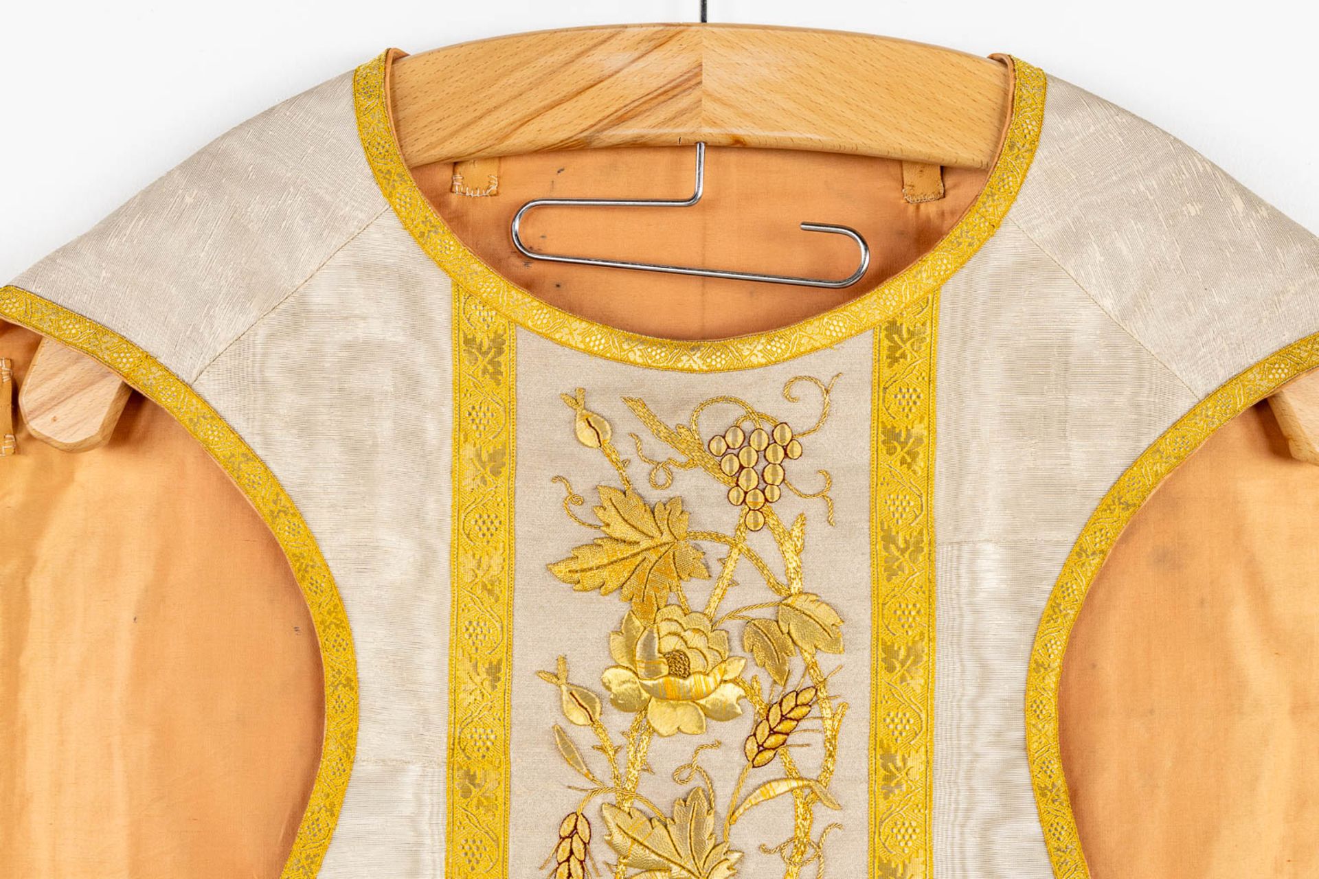 A Roman Chasuble, Thick gold thread brocade with floral decors and the Holy Grail. - Image 6 of 7