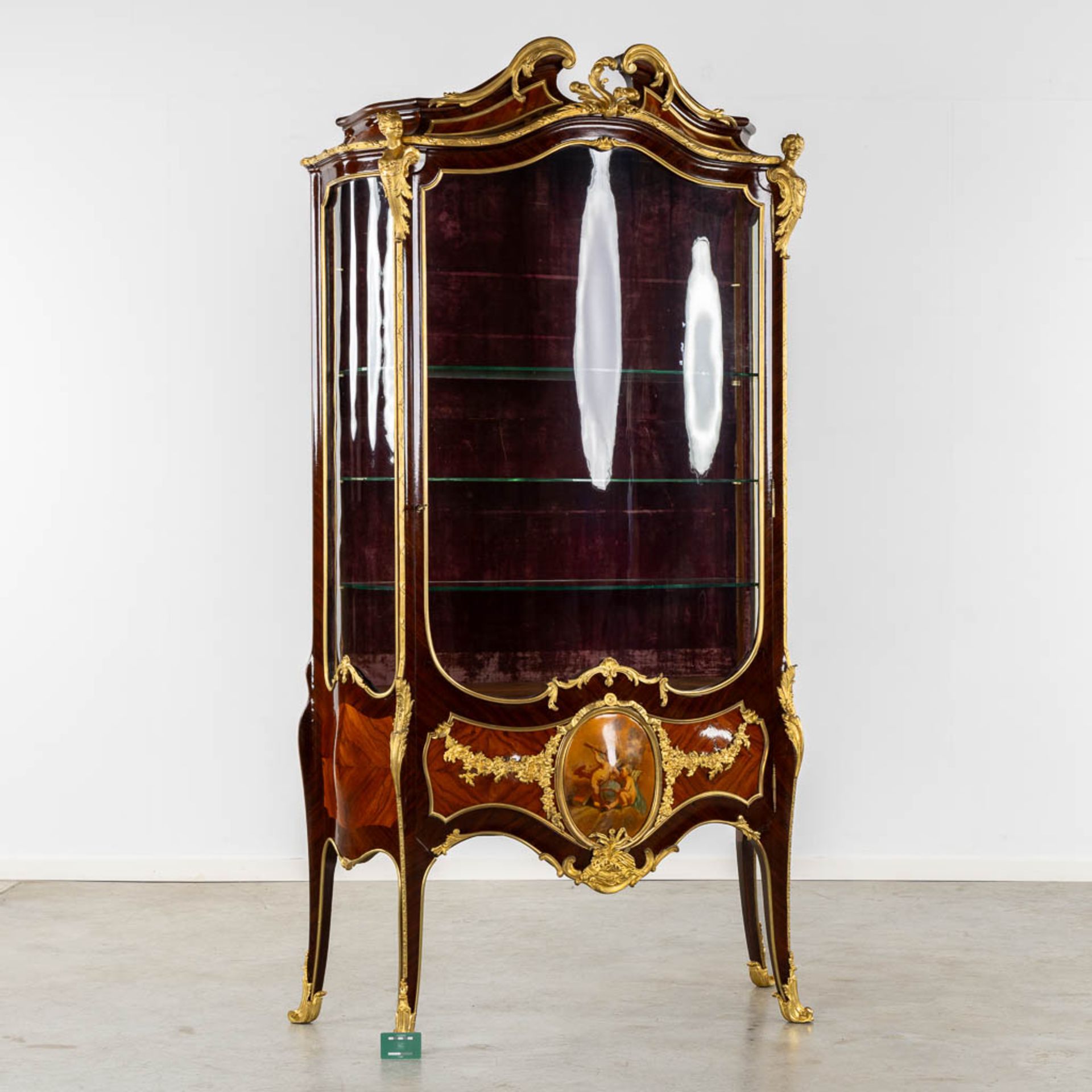 An outstanding display cabinet mounted with ormolu bronze, Louis XV style, Napoleon 3 period. 19th C - Bild 2 aus 15