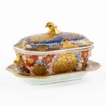An Chinese Imari tureen with a lid. 19th C. (L:13 x W:19 x H:12 cm)