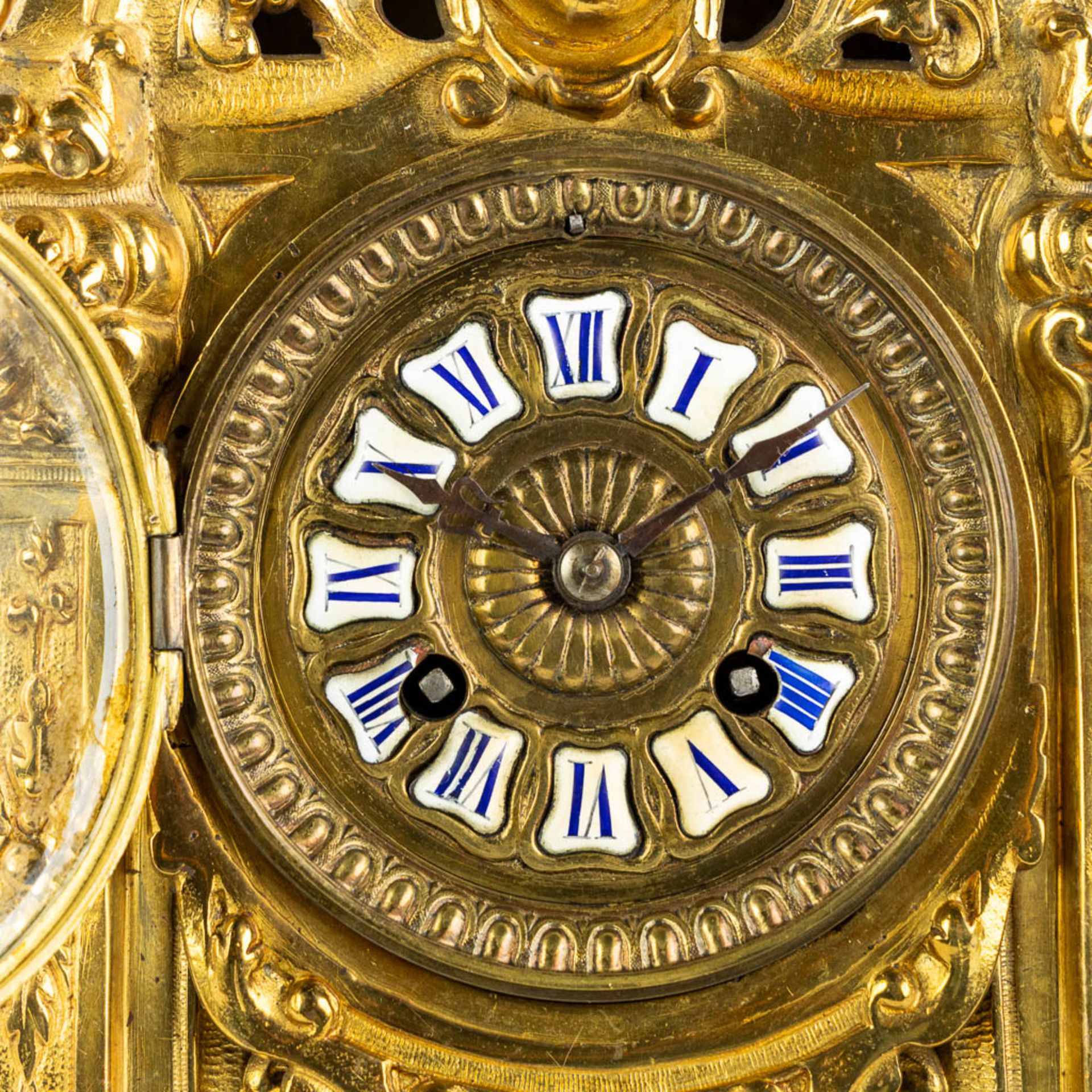 A mantle clock, gilt bronze. 20th C. (L:16 x W:25 x H:45 cm) - Bild 9 aus 13