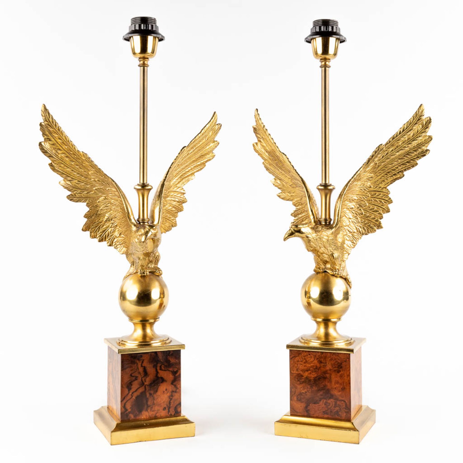 A pair of table lamps with an eagle figurine. Hollywood Regency style. 20th C. (L:15 x W:30 x H:61,5