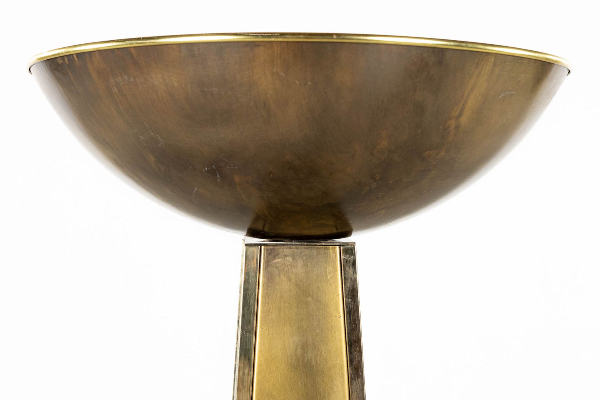 An Ornamental flower bowl on a pedestal, possibly a Torchière, Dewulf Selection / Belgo Chrome. Circ - Image 9 of 10